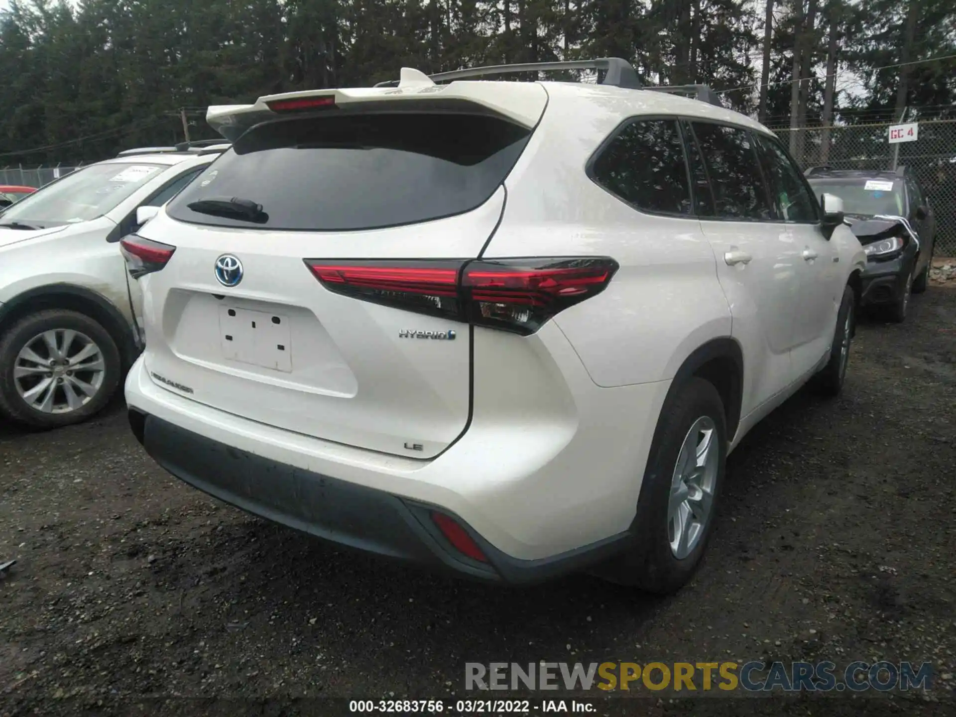 4 Photograph of a damaged car 5TDBBRCH6MS532672 TOYOTA HIGHLANDER 2021