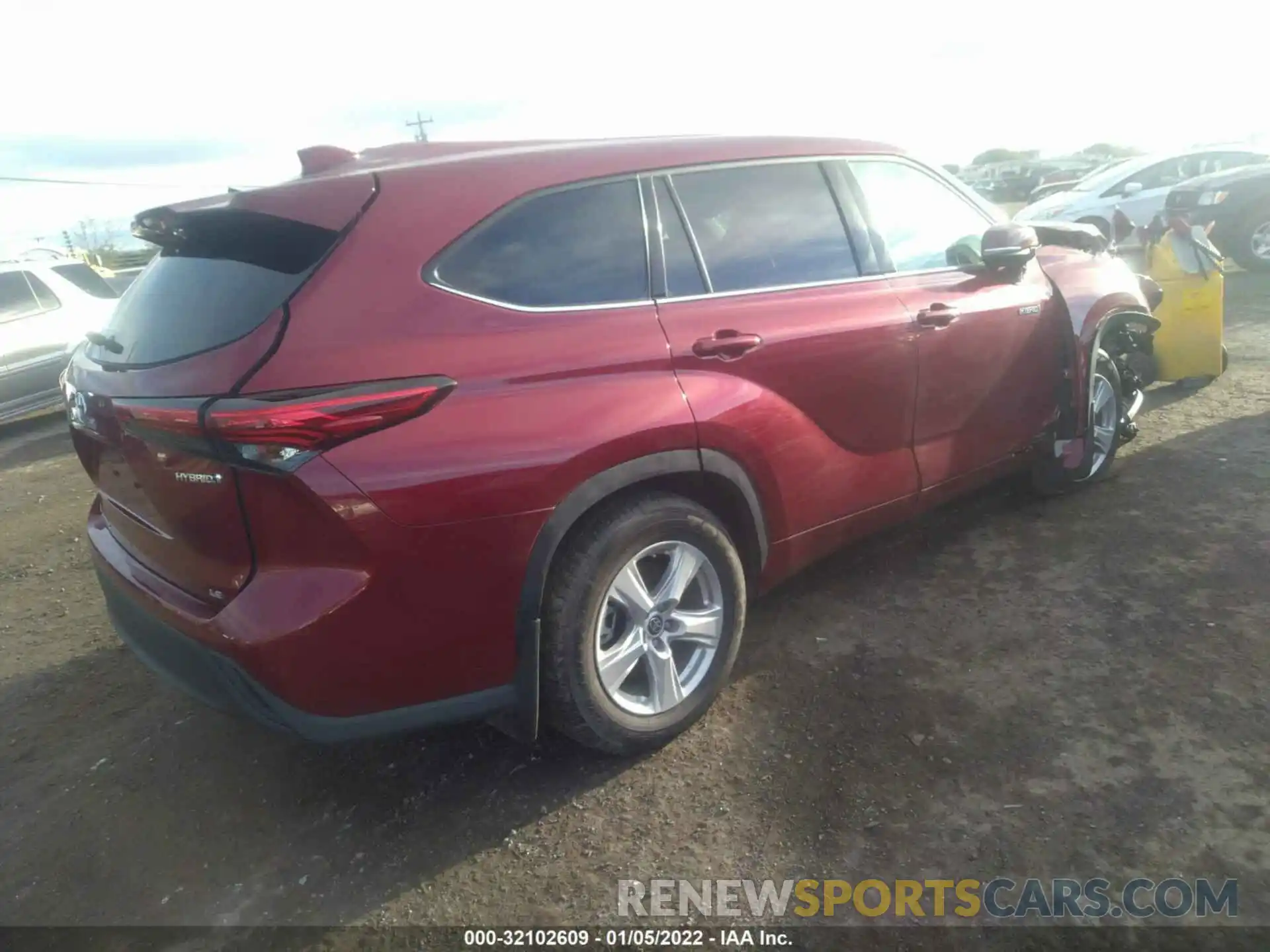 4 Photograph of a damaged car 5TDBBRCH7MS535631 TOYOTA HIGHLANDER 2021