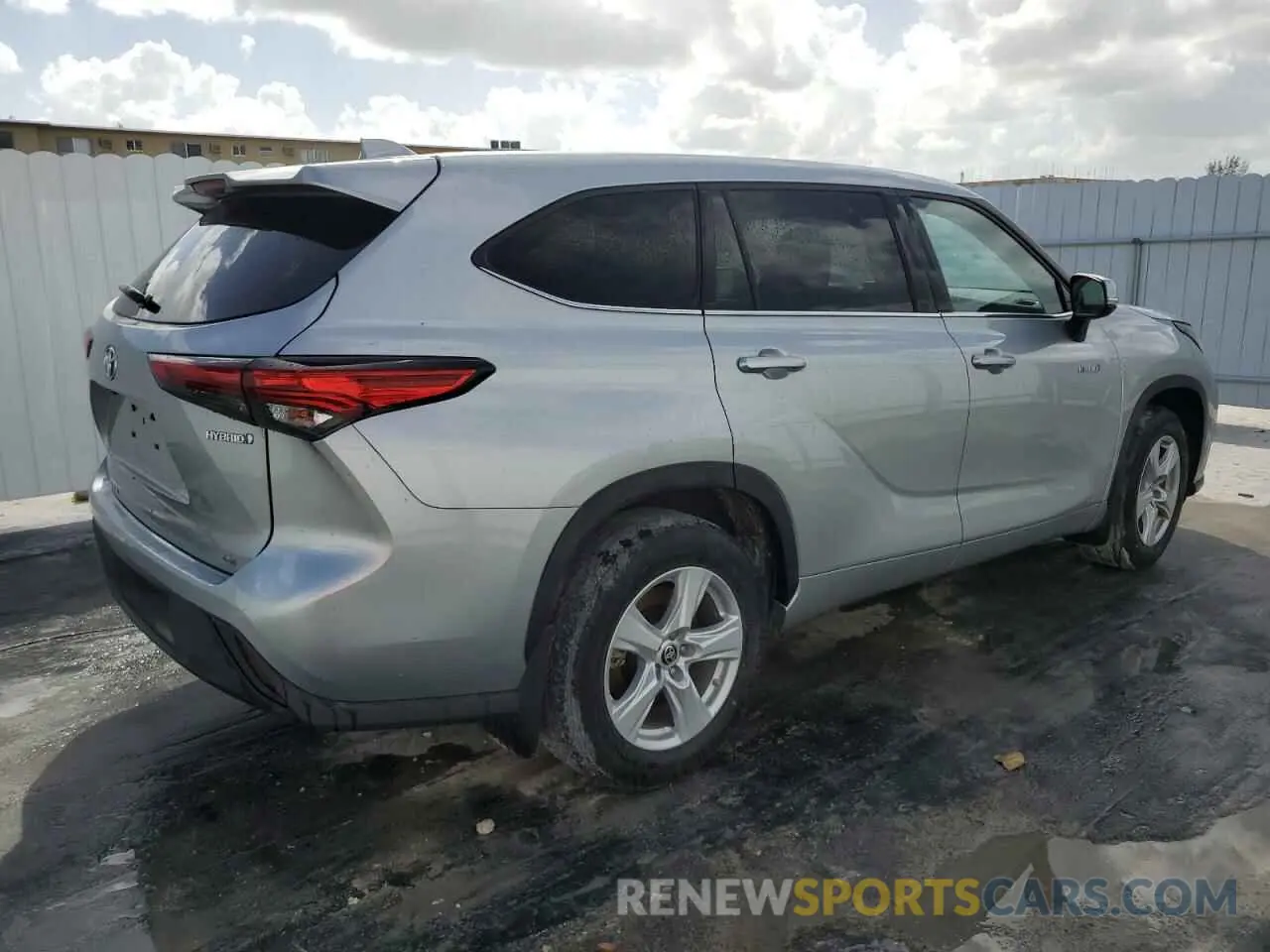 3 Photograph of a damaged car 5TDBBRCHXMS525661 TOYOTA HIGHLANDER 2021