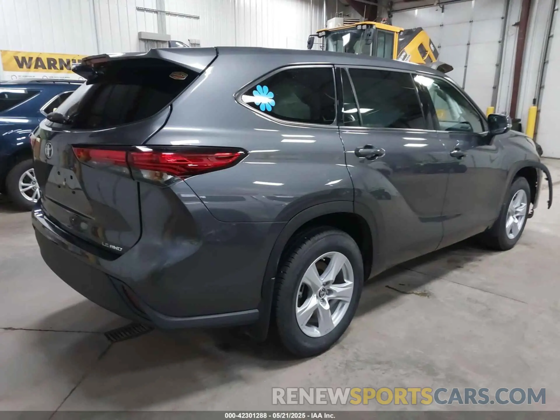 4 Photograph of a damaged car 5TDBZRBH0MS524399 TOYOTA HIGHLANDER 2021