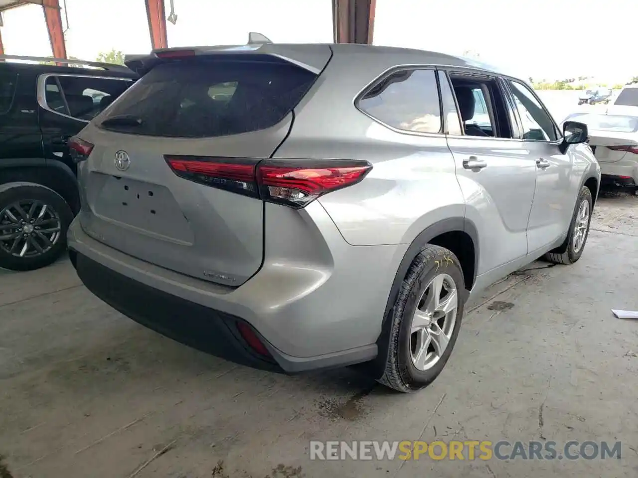 4 Photograph of a damaged car 5TDBZRBH2MS076182 TOYOTA HIGHLANDER 2021