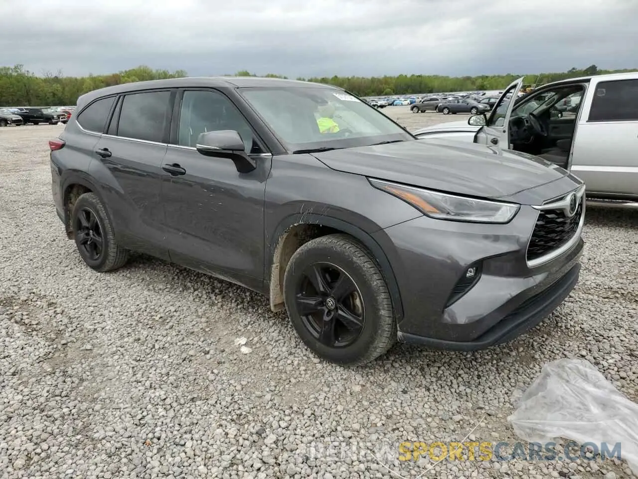 4 Photograph of a damaged car 5TDBZRBH3MS125597 TOYOTA HIGHLANDER 2021