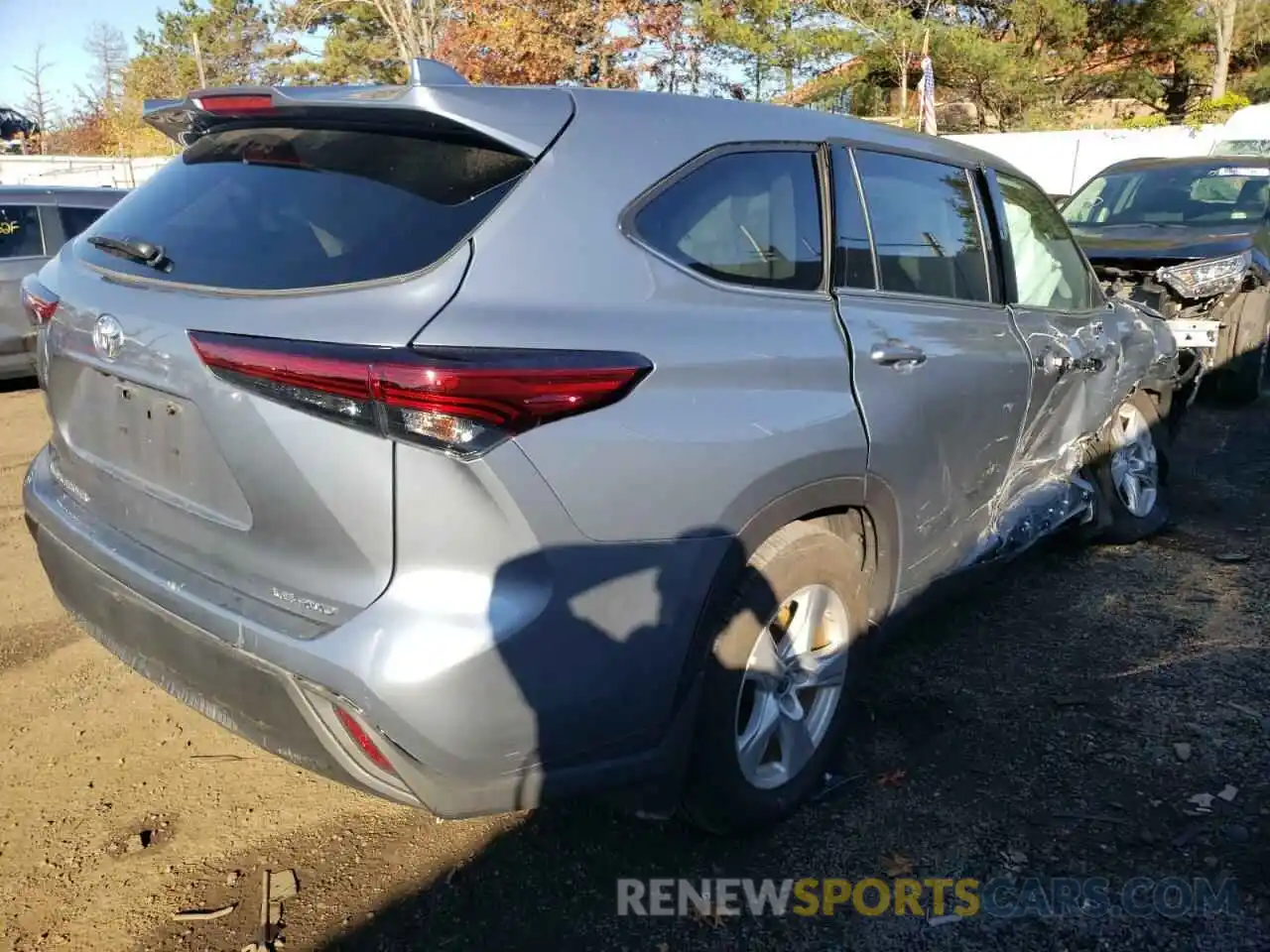 4 Photograph of a damaged car 5TDBZRBH3MS146823 TOYOTA HIGHLANDER 2021