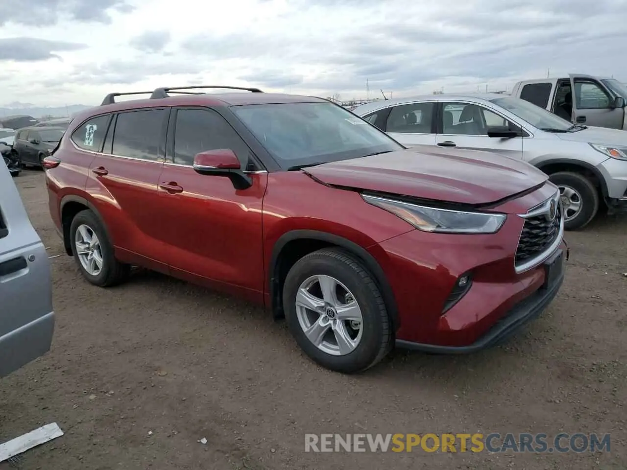 4 Photograph of a damaged car 5TDBZRBH5MS136858 TOYOTA HIGHLANDER 2021