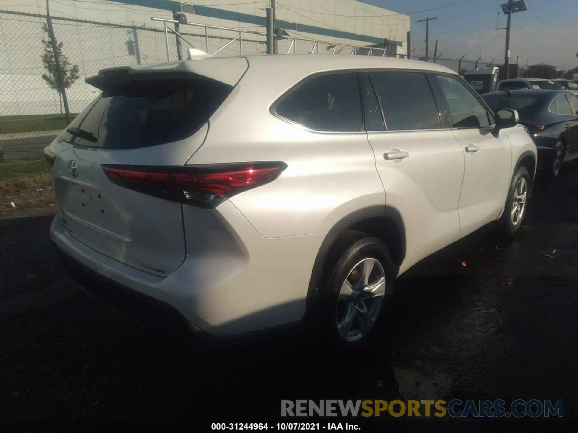 4 Photograph of a damaged car 5TDBZRBH7MS065596 TOYOTA HIGHLANDER 2021