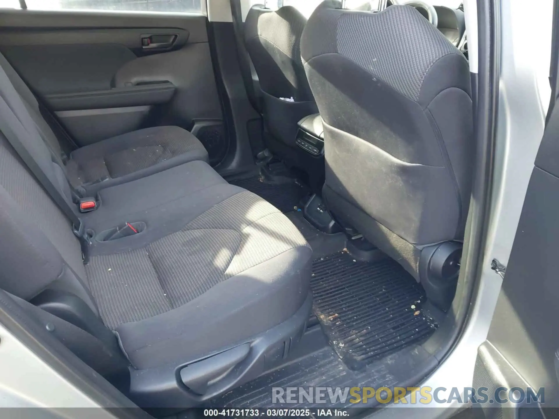 8 Photograph of a damaged car 5TDBZRBH7MS073469 TOYOTA HIGHLANDER 2021
