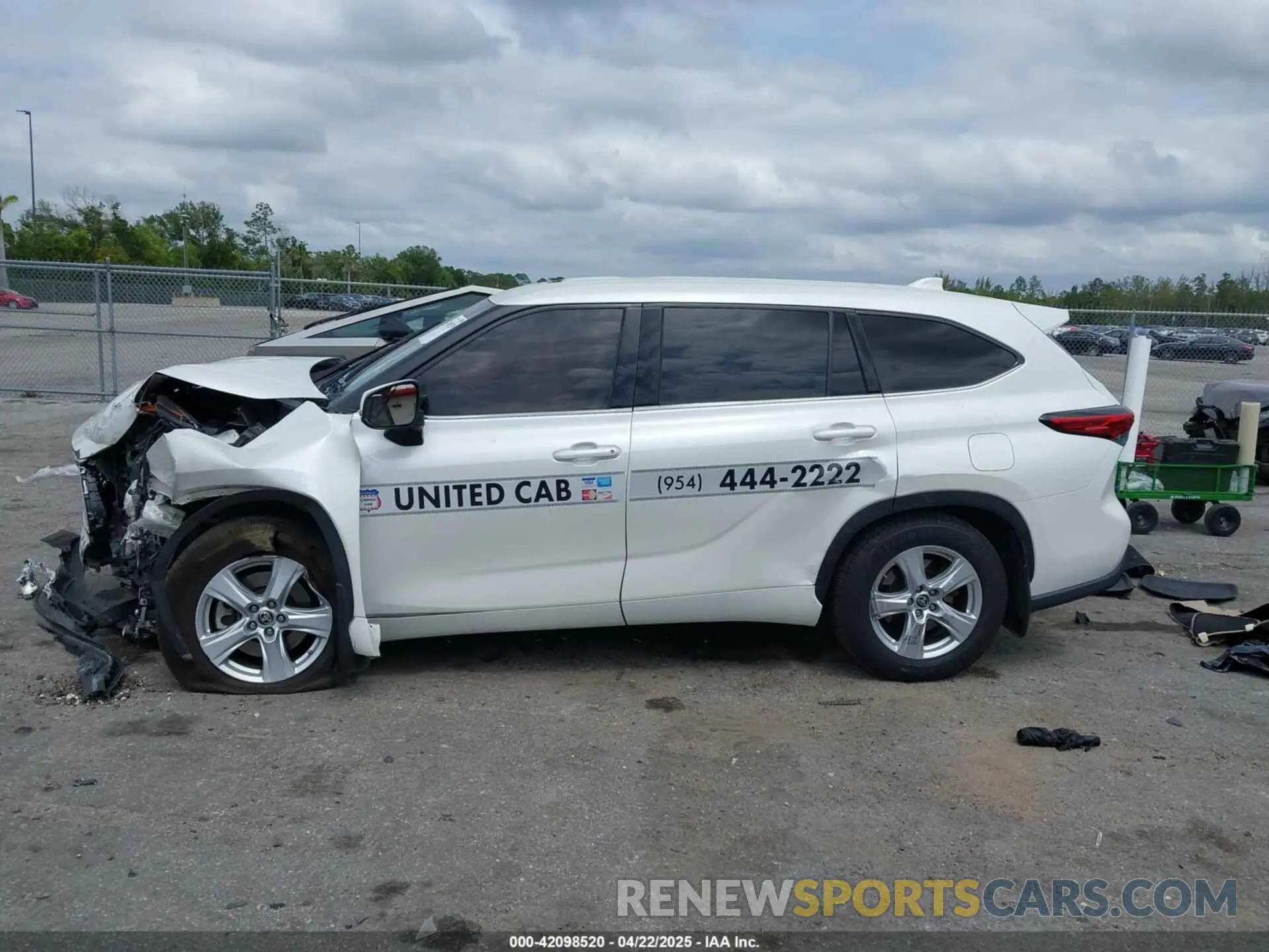 14 Photograph of a damaged car 5TDBZRBH9MS546806 TOYOTA HIGHLANDER 2021