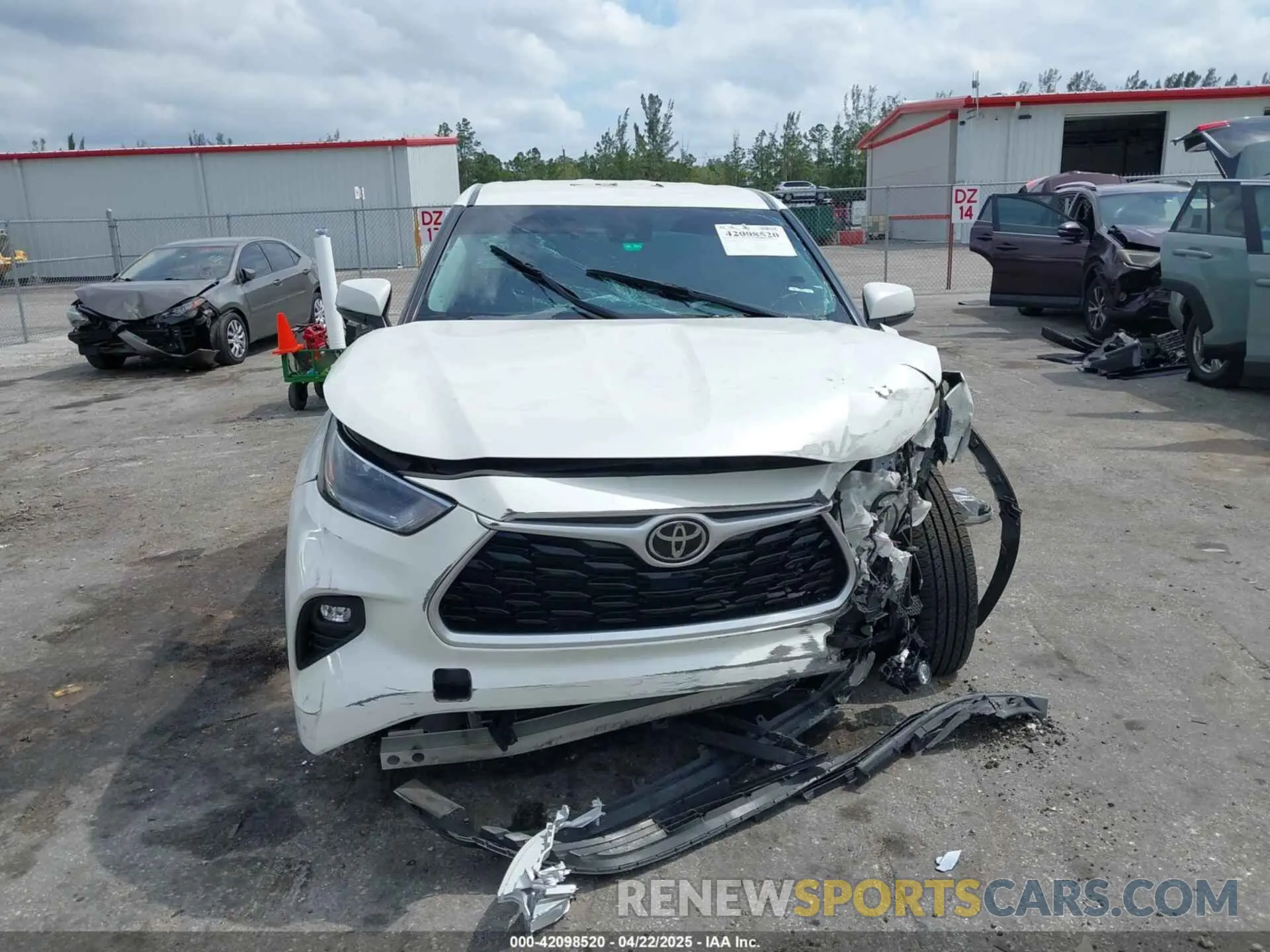 6 Photograph of a damaged car 5TDBZRBH9MS546806 TOYOTA HIGHLANDER 2021