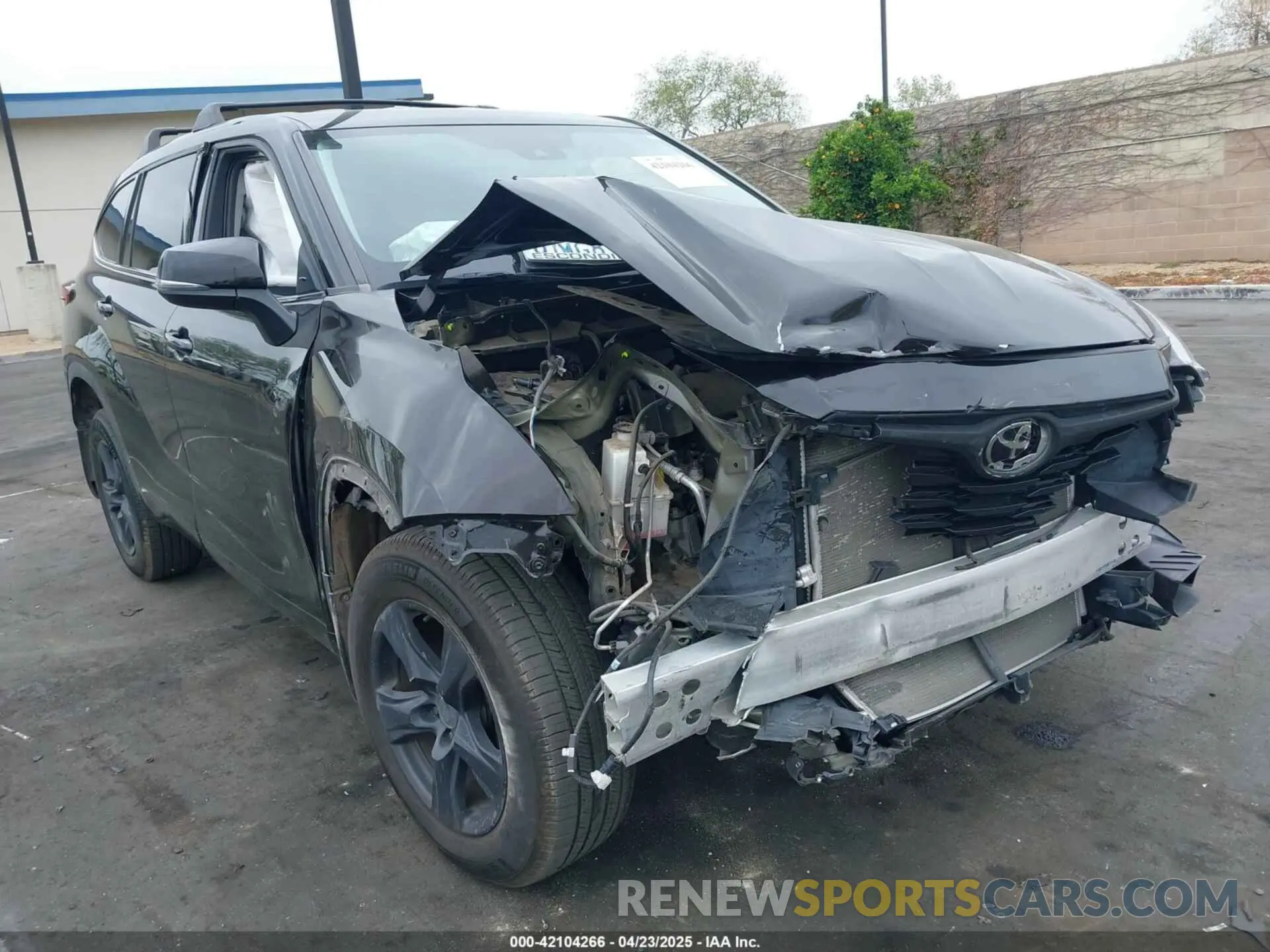 1 Photograph of a damaged car 5TDCZRAH1MS085834 TOYOTA HIGHLANDER 2021