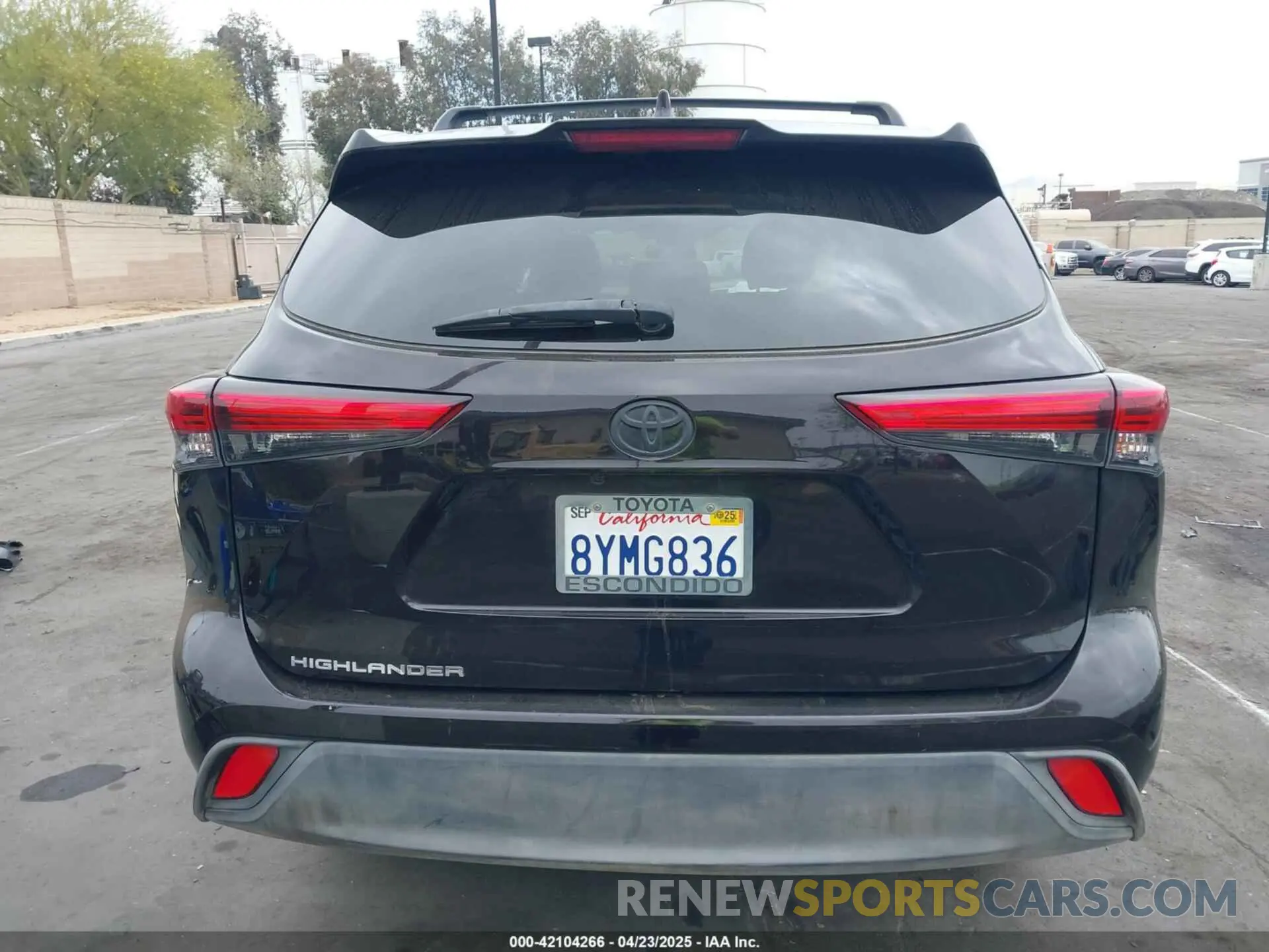 17 Photograph of a damaged car 5TDCZRAH1MS085834 TOYOTA HIGHLANDER 2021