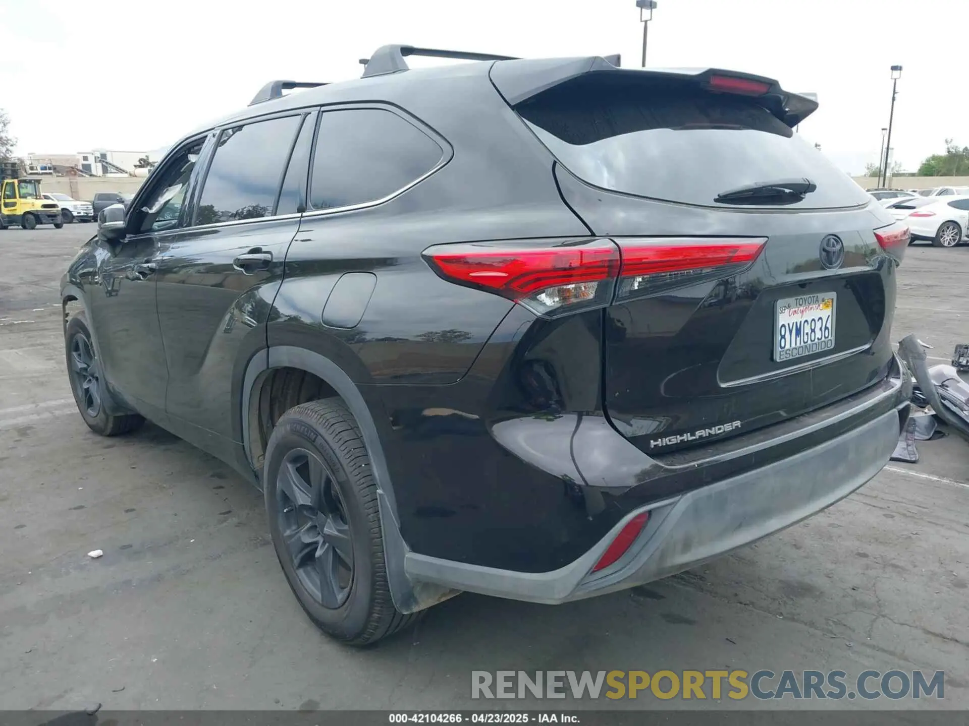 3 Photograph of a damaged car 5TDCZRAH1MS085834 TOYOTA HIGHLANDER 2021