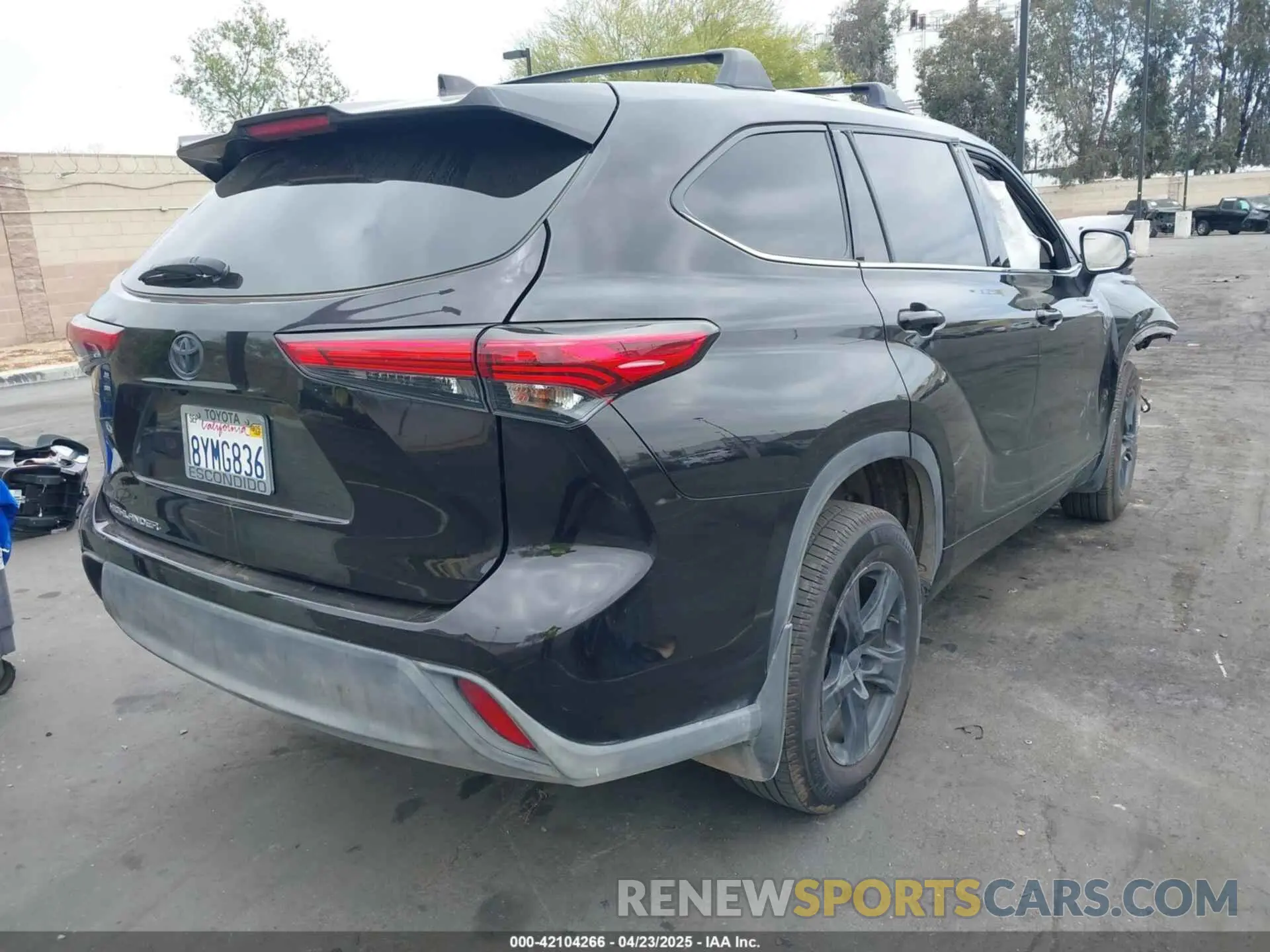 4 Photograph of a damaged car 5TDCZRAH1MS085834 TOYOTA HIGHLANDER 2021