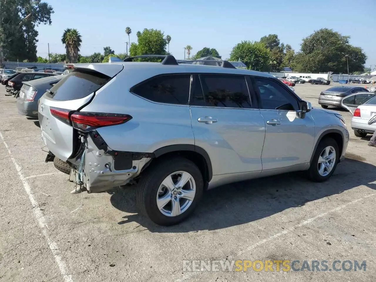3 Photograph of a damaged car 5TDCZRAH3MS085835 TOYOTA HIGHLANDER 2021