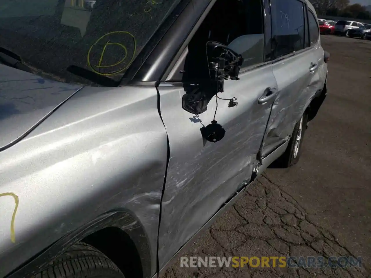 9 Photograph of a damaged car 5TDCZRAH3MS531885 TOYOTA HIGHLANDER 2021