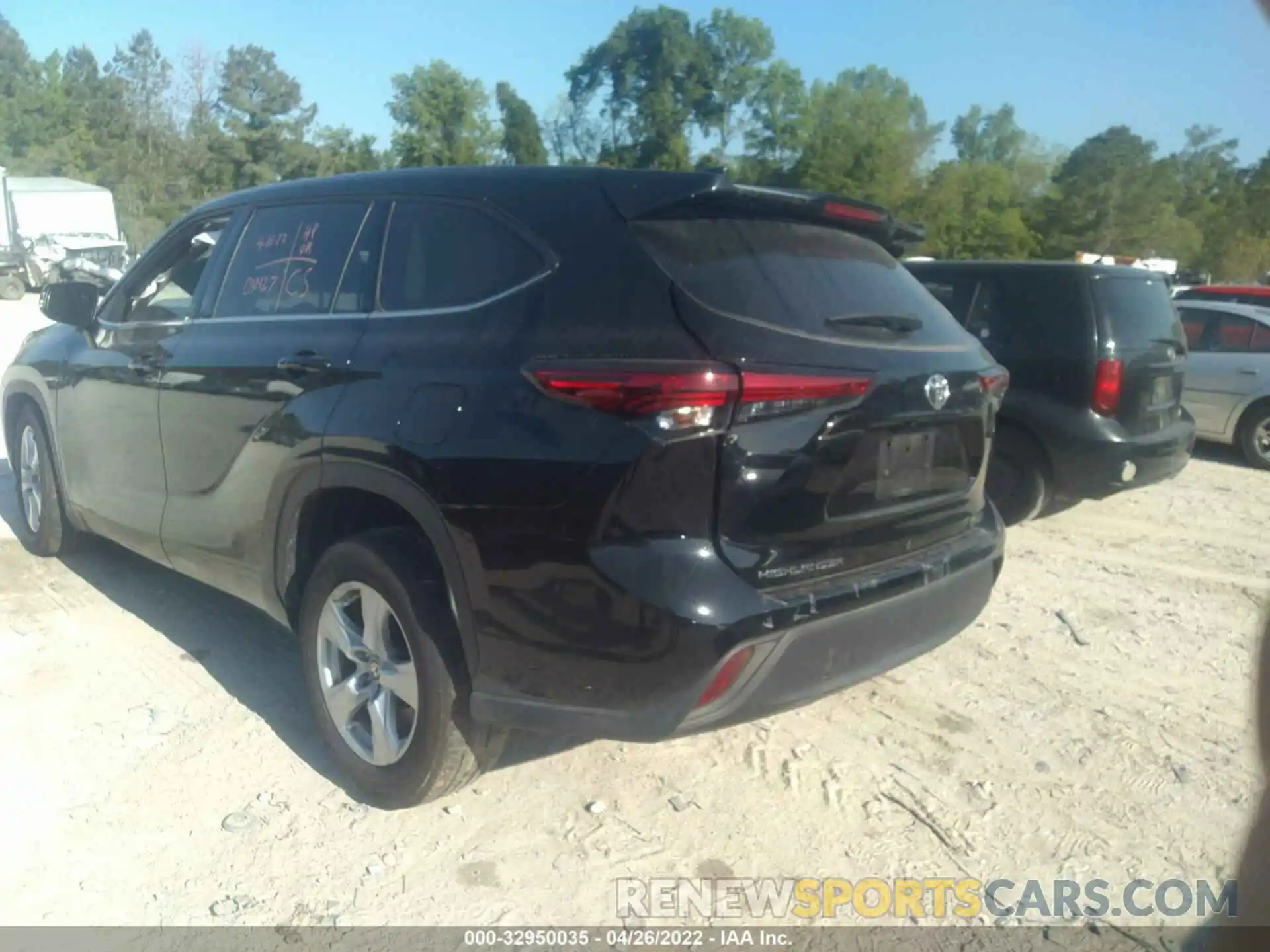 3 Photograph of a damaged car 5TDCZRAH4MS031427 TOYOTA HIGHLANDER 2021