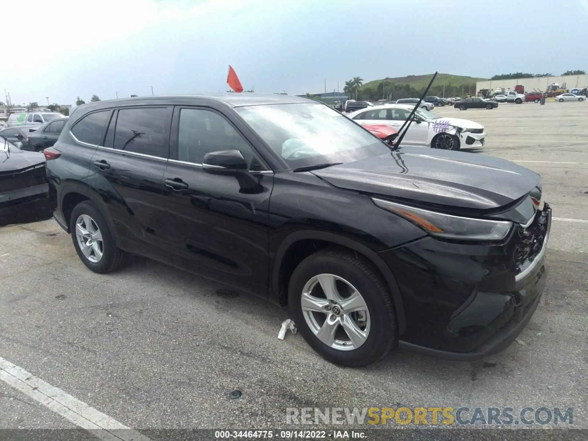 1 Photograph of a damaged car 5TDCZRAH4MS535086 TOYOTA HIGHLANDER 2021