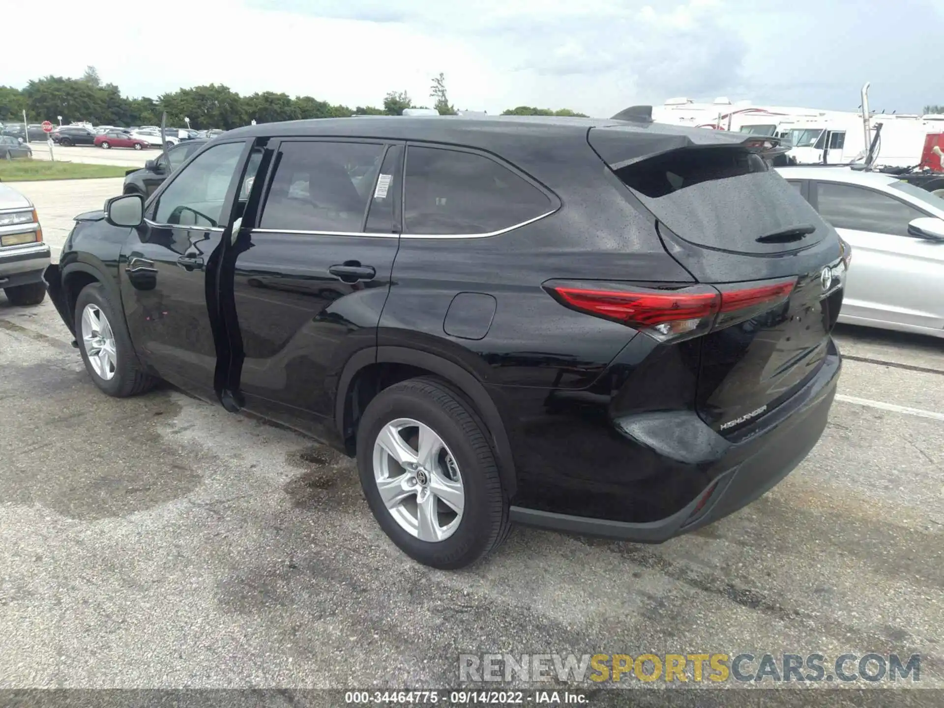 3 Photograph of a damaged car 5TDCZRAH4MS535086 TOYOTA HIGHLANDER 2021