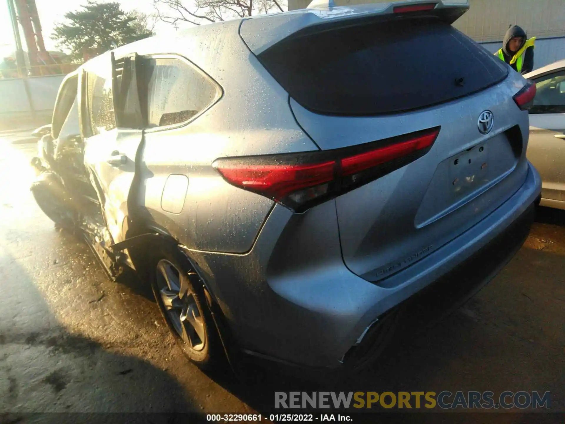 3 Photograph of a damaged car 5TDCZRAH6MS046673 TOYOTA HIGHLANDER 2021