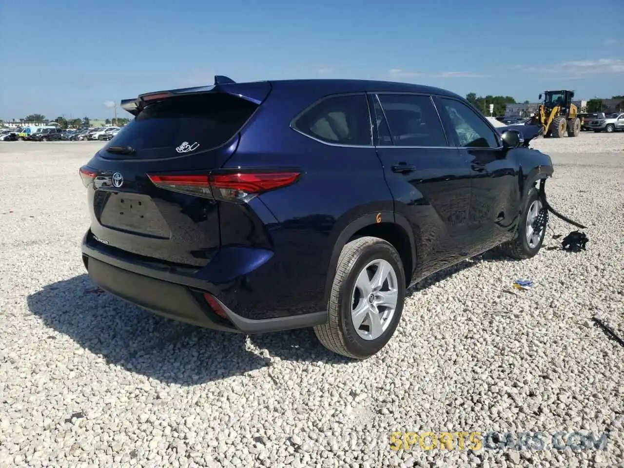 4 Photograph of a damaged car 5TDCZRAH6MS053011 TOYOTA HIGHLANDER 2021