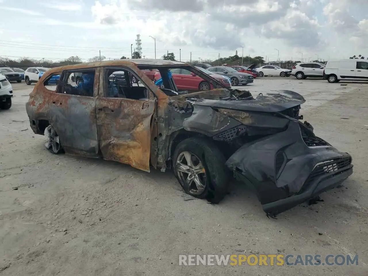 4 Photograph of a damaged car 5TDCZRAH6MS057978 TOYOTA HIGHLANDER 2021