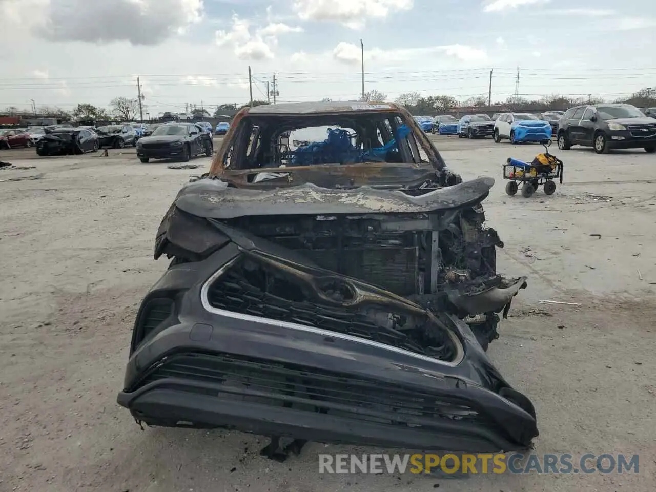 5 Photograph of a damaged car 5TDCZRAH6MS057978 TOYOTA HIGHLANDER 2021
