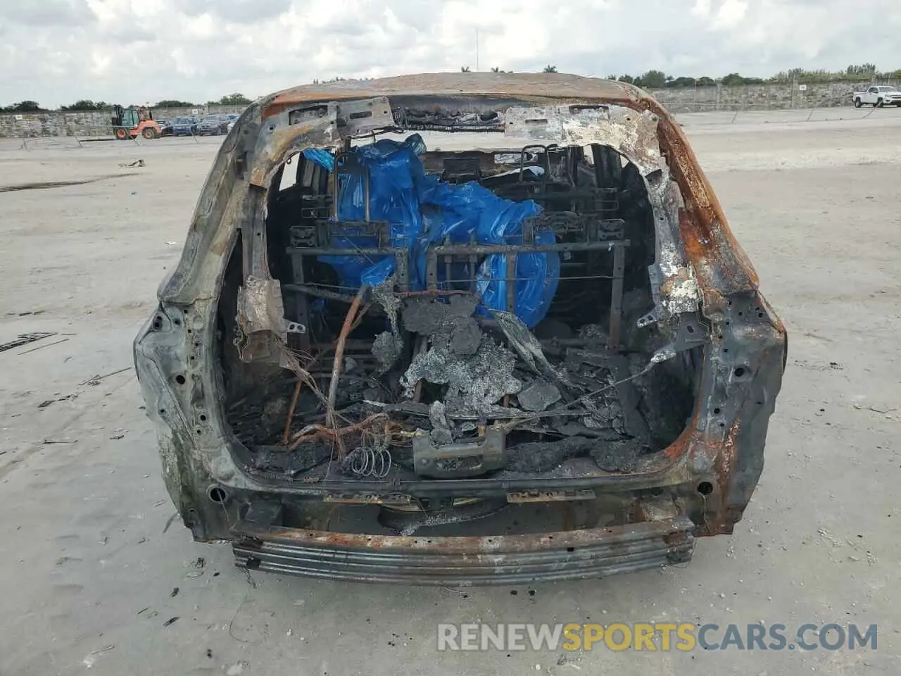 6 Photograph of a damaged car 5TDCZRAH6MS057978 TOYOTA HIGHLANDER 2021