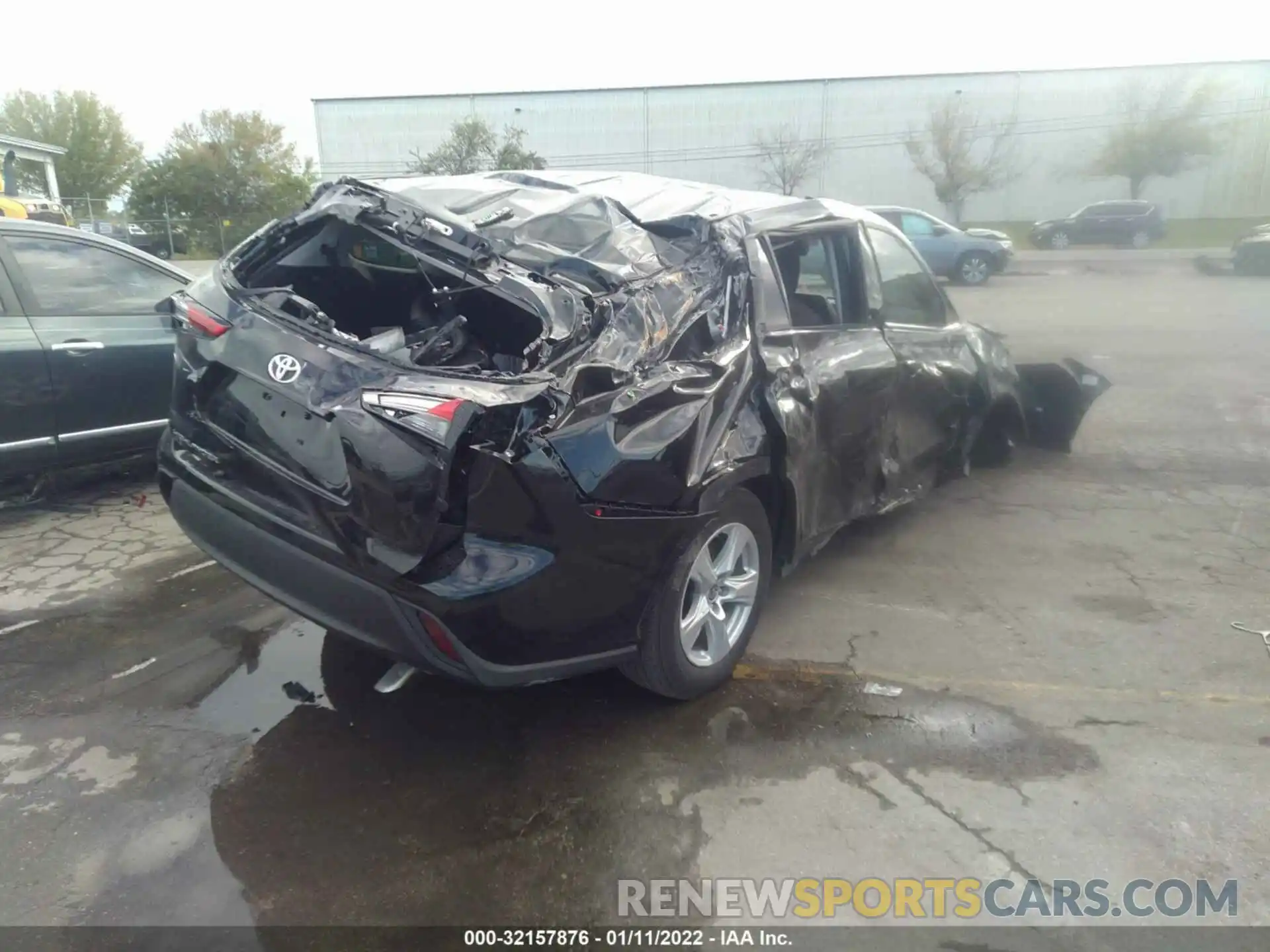 4 Photograph of a damaged car 5TDCZRAH6MS067359 TOYOTA HIGHLANDER 2021