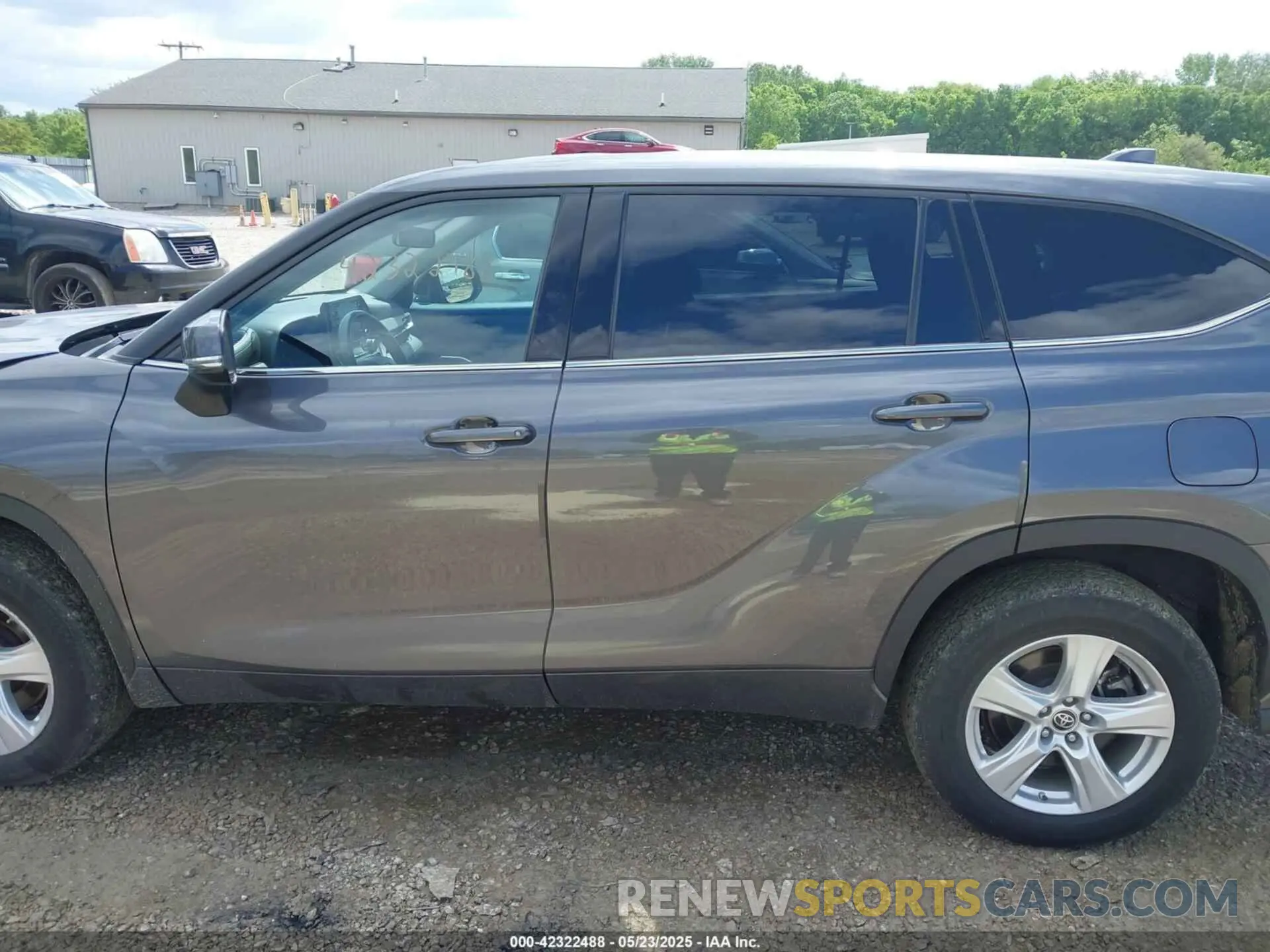14 Photograph of a damaged car 5TDCZRAH6MS538197 TOYOTA HIGHLANDER 2021