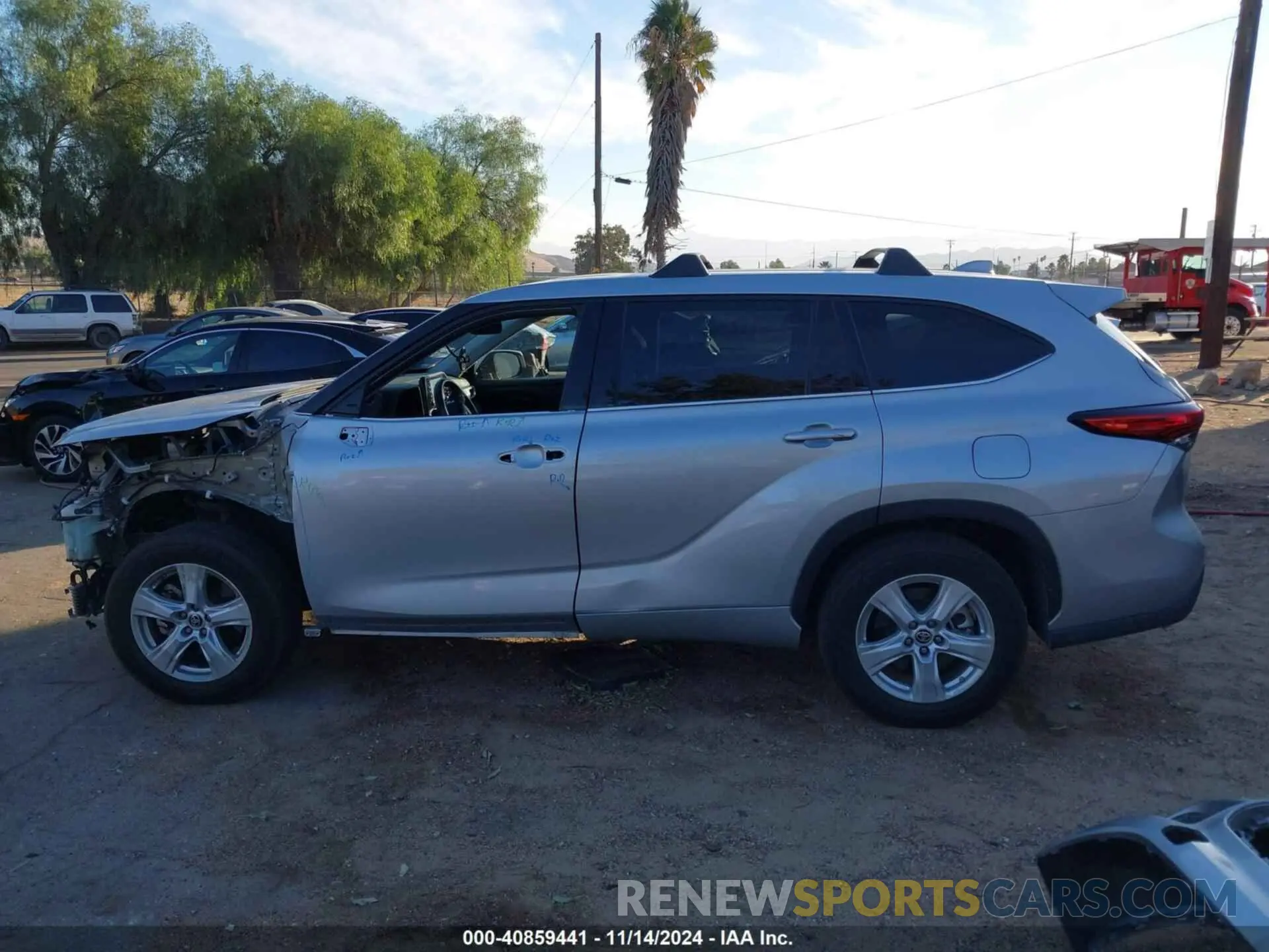 15 Photograph of a damaged car 5TDCZRAH7MS535969 TOYOTA HIGHLANDER 2021