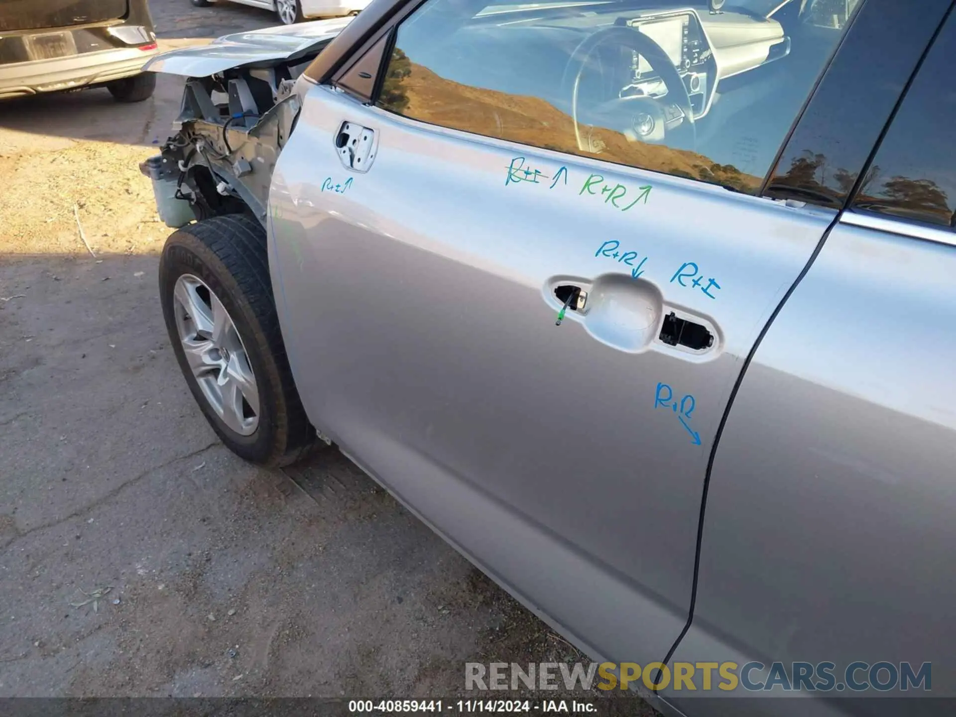 19 Photograph of a damaged car 5TDCZRAH7MS535969 TOYOTA HIGHLANDER 2021