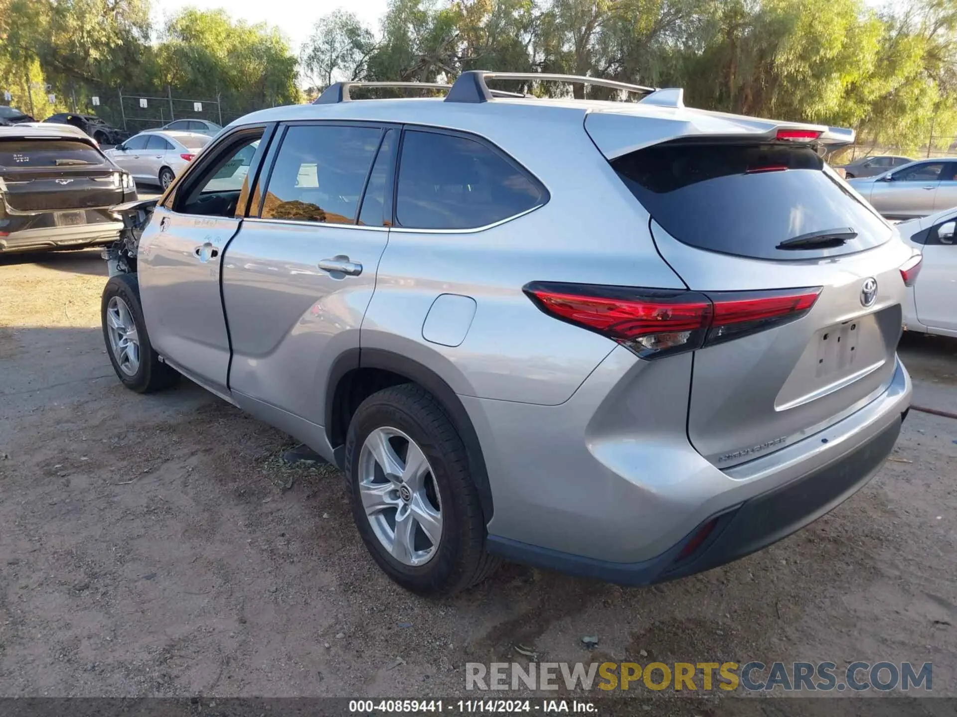 3 Photograph of a damaged car 5TDCZRAH7MS535969 TOYOTA HIGHLANDER 2021
