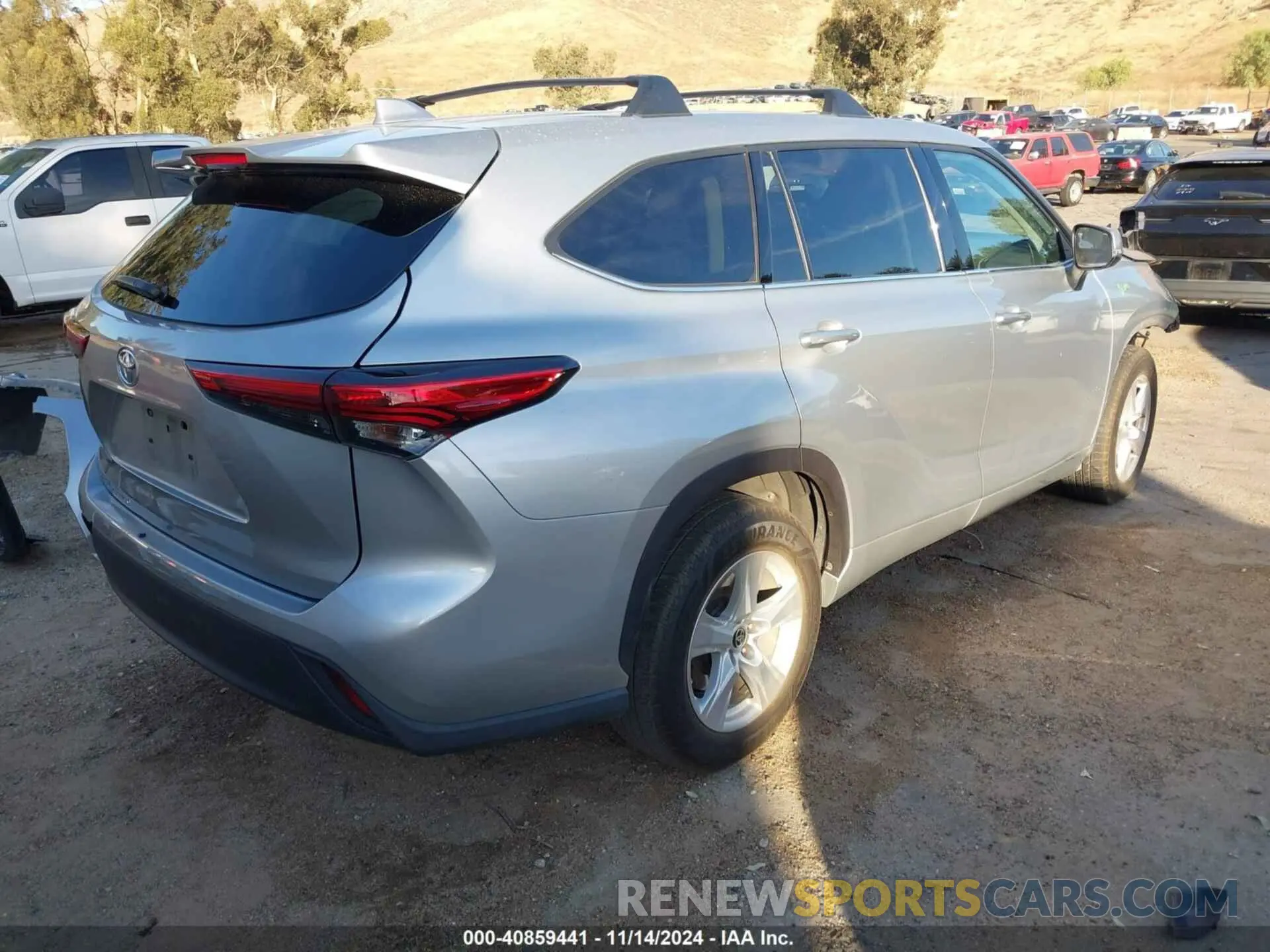 4 Photograph of a damaged car 5TDCZRAH7MS535969 TOYOTA HIGHLANDER 2021