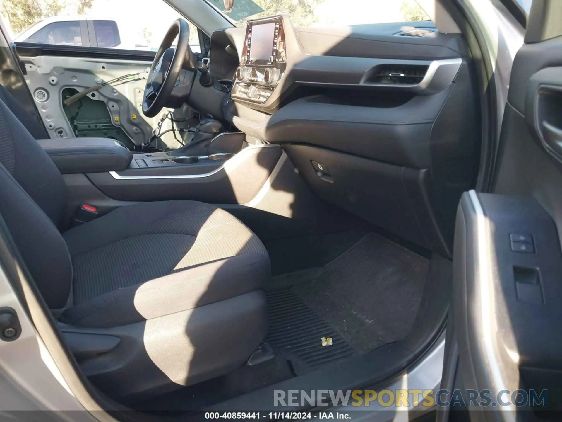 5 Photograph of a damaged car 5TDCZRAH7MS535969 TOYOTA HIGHLANDER 2021