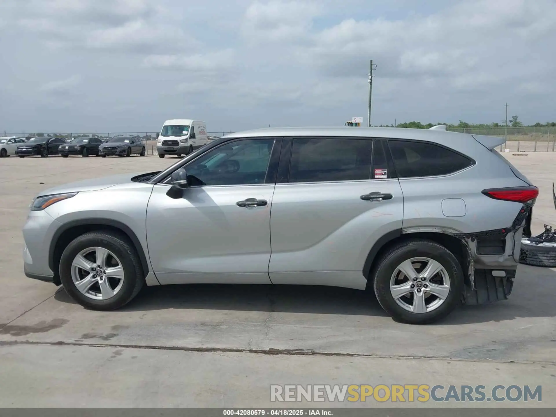 15 Photograph of a damaged car 5TDCZRAH8MS035772 TOYOTA HIGHLANDER 2021