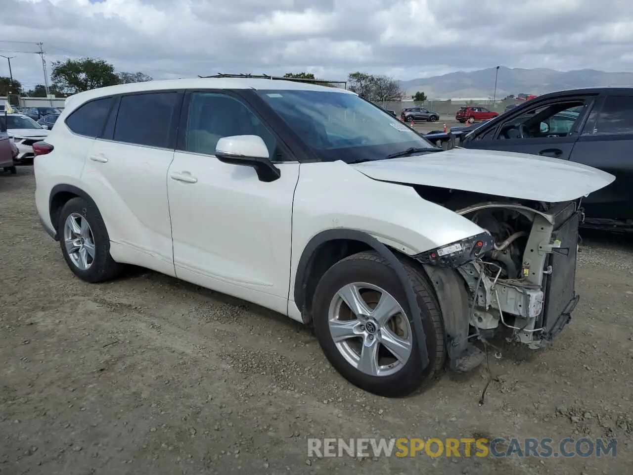 4 Photograph of a damaged car 5TDCZRAH8MS517934 TOYOTA HIGHLANDER 2021