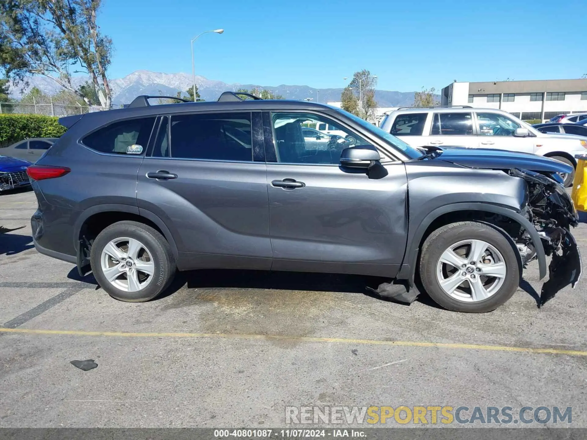 12 Photograph of a damaged car 5TDCZRAH8MS533700 TOYOTA HIGHLANDER 2021