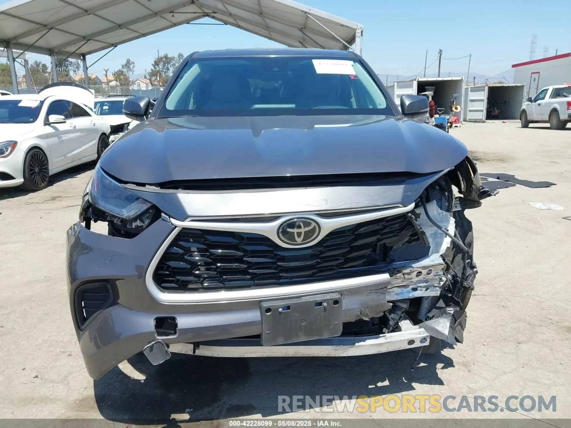 11 Photograph of a damaged car 5TDCZRAH9MS051141 TOYOTA HIGHLANDER 2021