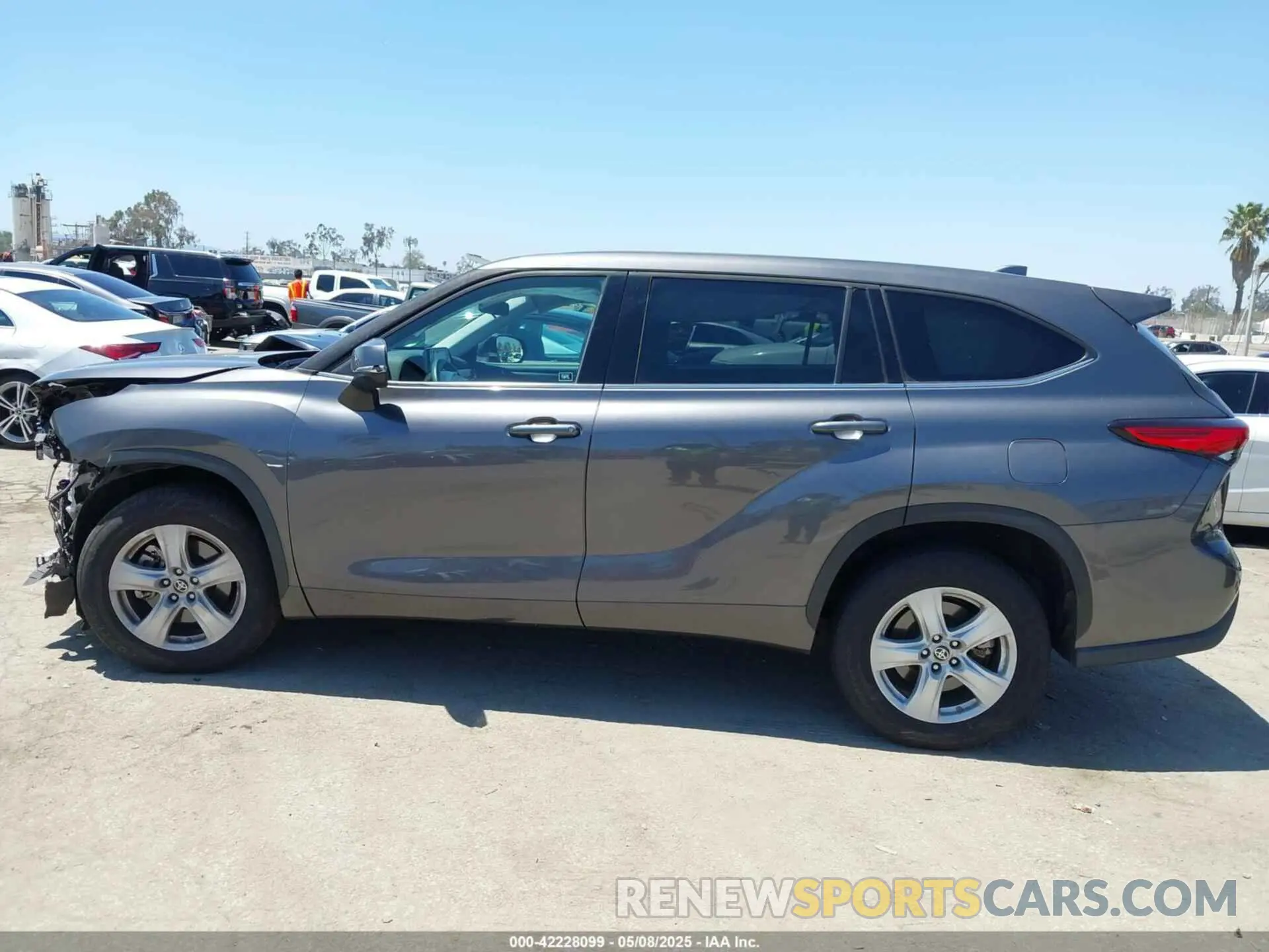 13 Photograph of a damaged car 5TDCZRAH9MS051141 TOYOTA HIGHLANDER 2021