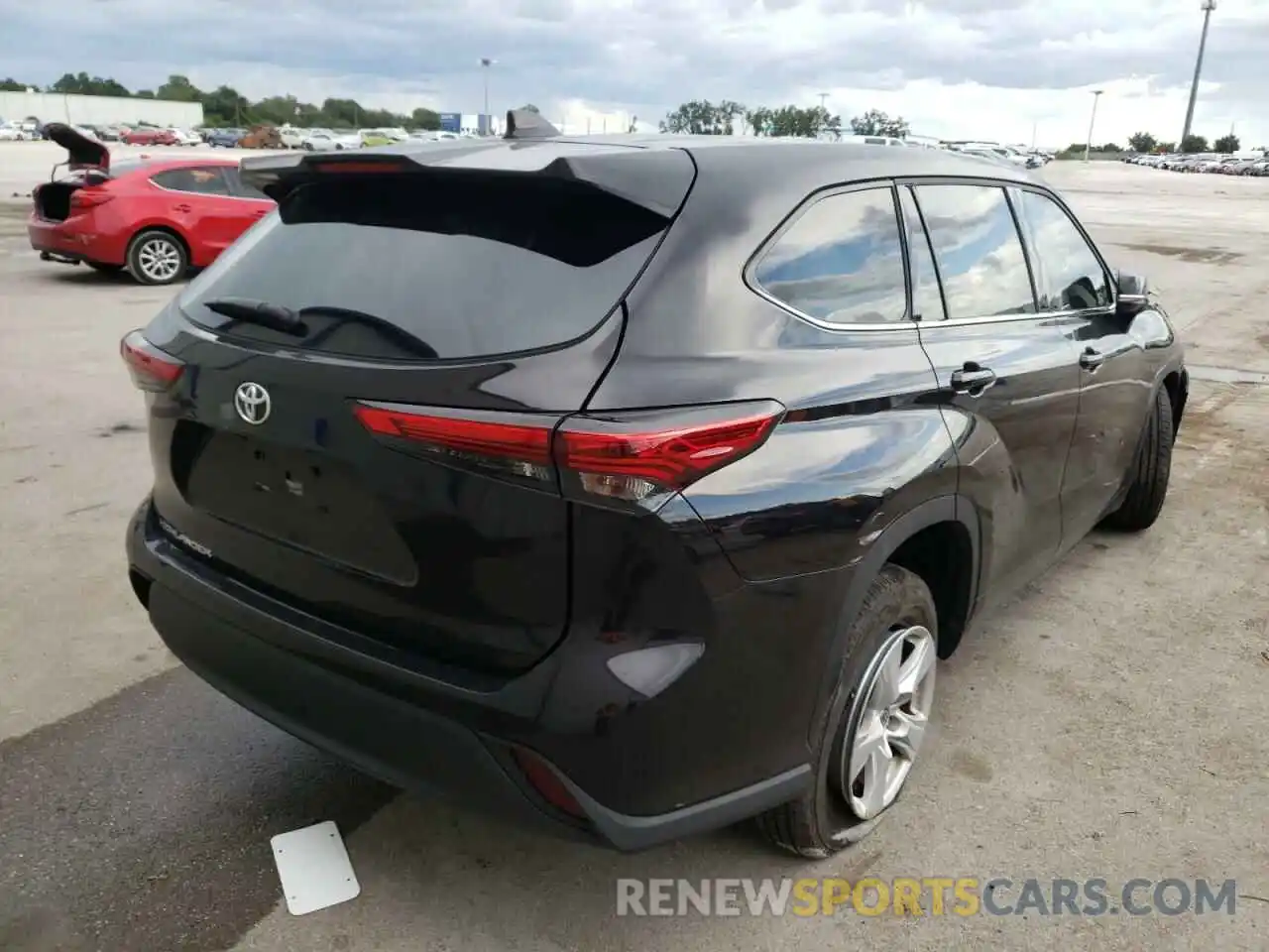 4 Photograph of a damaged car 5TDCZRAH9MS086584 TOYOTA HIGHLANDER 2021