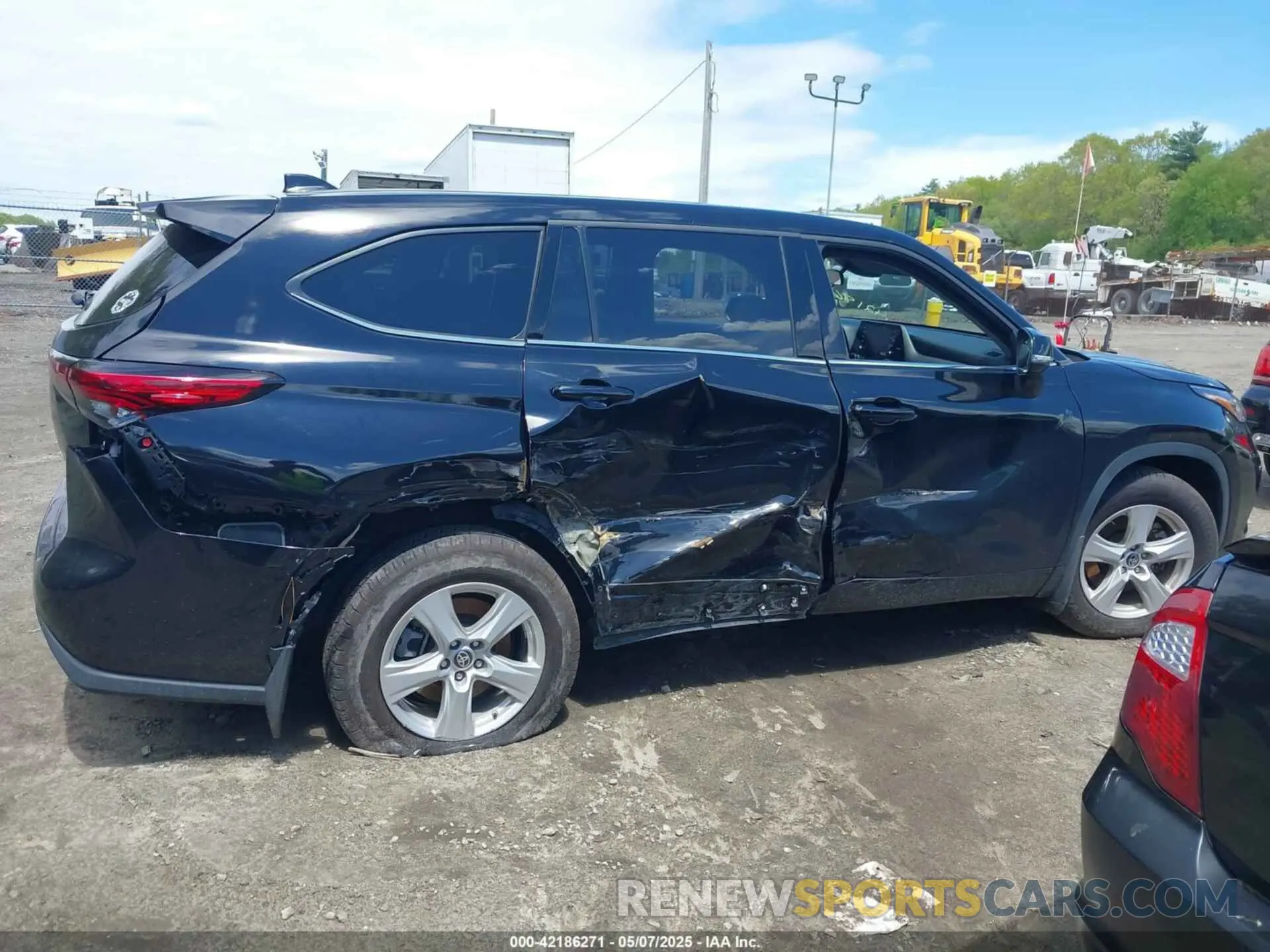 13 Photograph of a damaged car 5TDCZRBH5MS138002 TOYOTA HIGHLANDER 2021