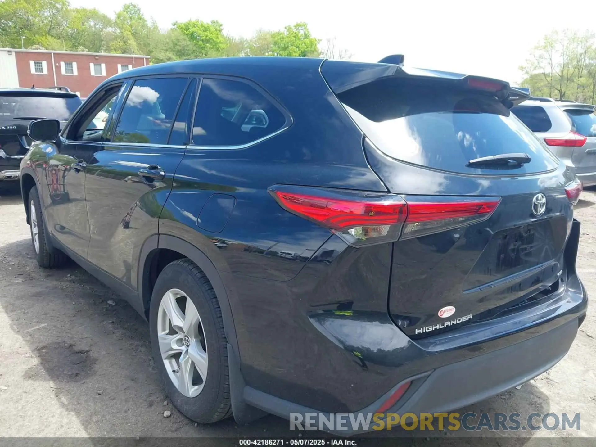 3 Photograph of a damaged car 5TDCZRBH5MS138002 TOYOTA HIGHLANDER 2021