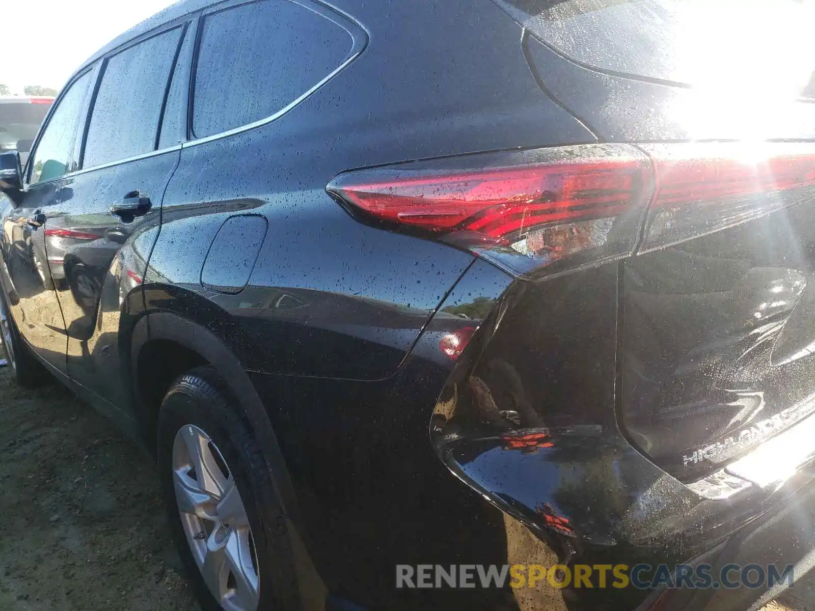 3 Photograph of a damaged car 5TDCZRBH9MS137662 TOYOTA HIGHLANDER 2021