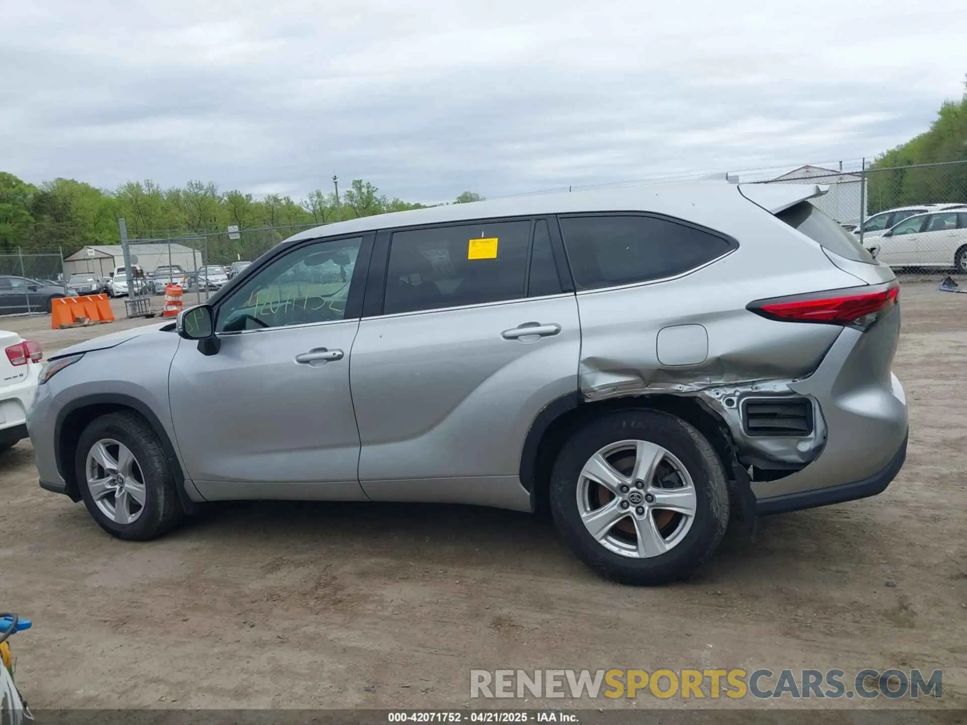 14 Photograph of a damaged car 5TDCZRBHXMS072546 TOYOTA HIGHLANDER 2021