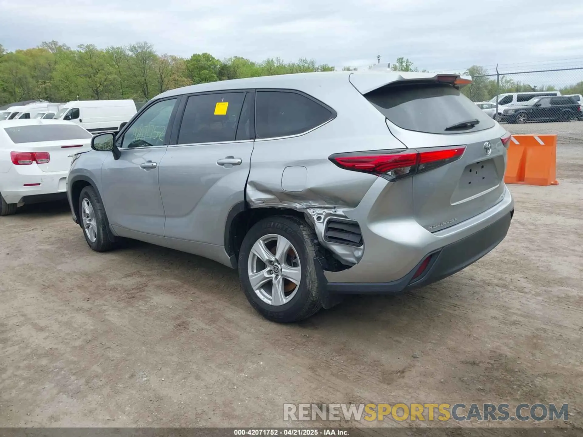 3 Photograph of a damaged car 5TDCZRBHXMS072546 TOYOTA HIGHLANDER 2021