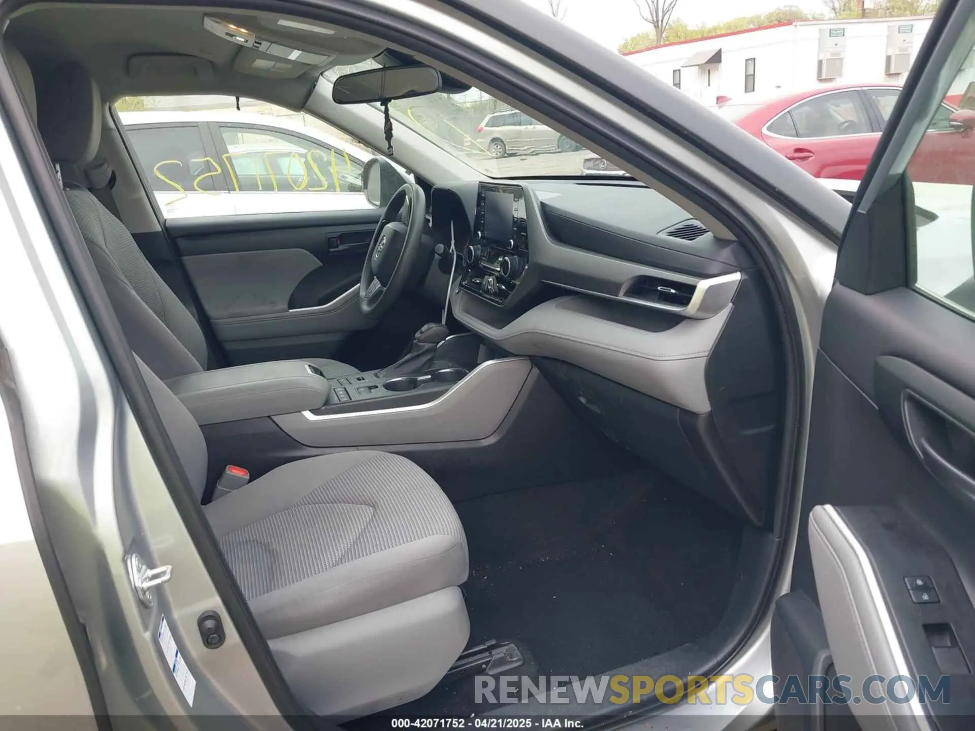 5 Photograph of a damaged car 5TDCZRBHXMS072546 TOYOTA HIGHLANDER 2021