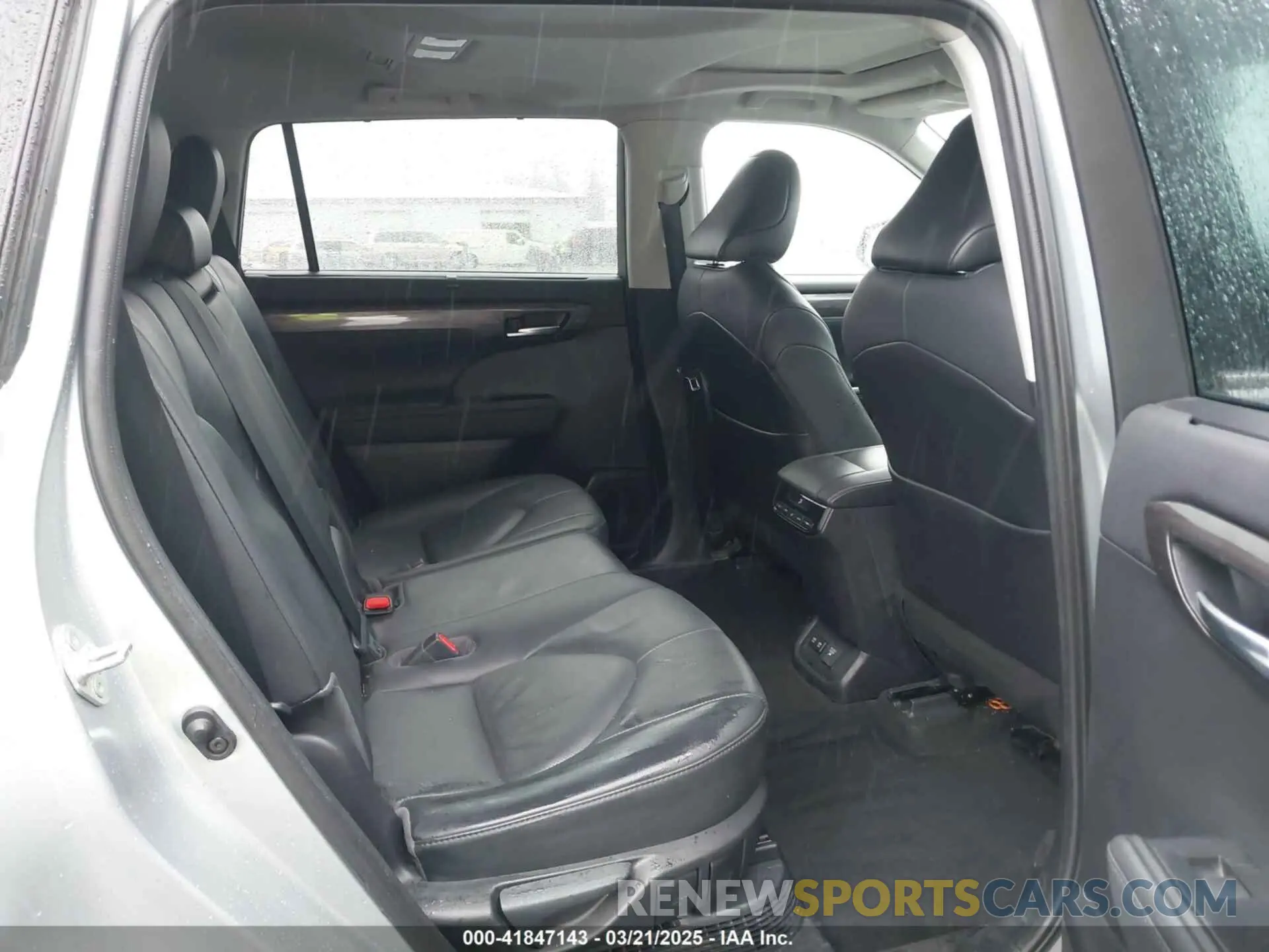 8 Photograph of a damaged car 5TDDBRCH2MS016124 TOYOTA HIGHLANDER 2021