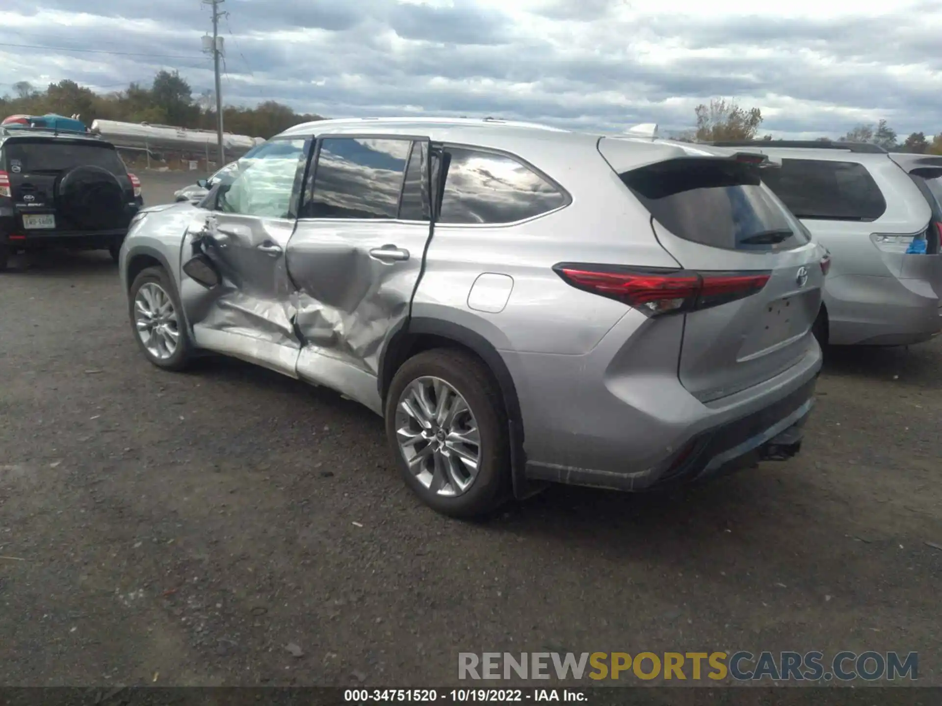 3 Photograph of a damaged car 5TDDBRCH6MS523852 TOYOTA HIGHLANDER 2021