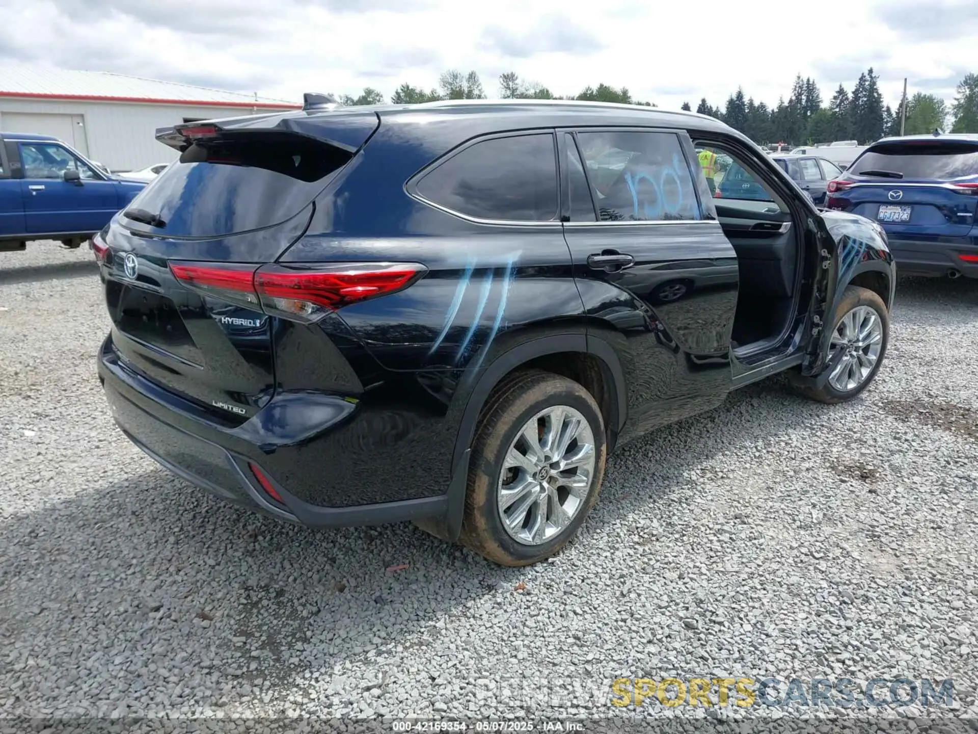 4 Photograph of a damaged car 5TDDBRCH9MS531122 TOYOTA HIGHLANDER 2021