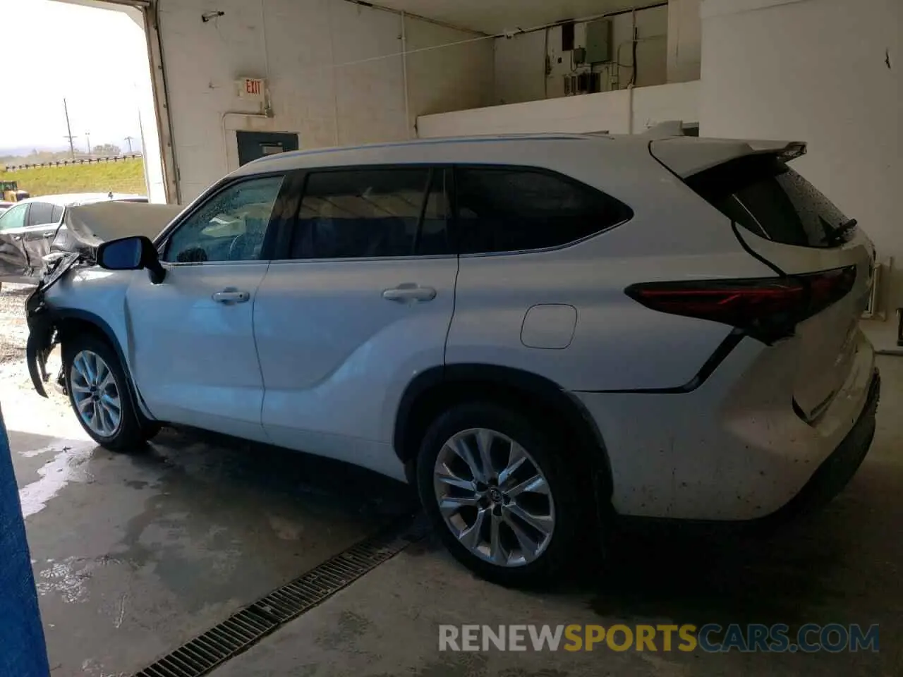 2 Photograph of a damaged car 5TDDZRBH0MS059017 TOYOTA HIGHLANDER 2021