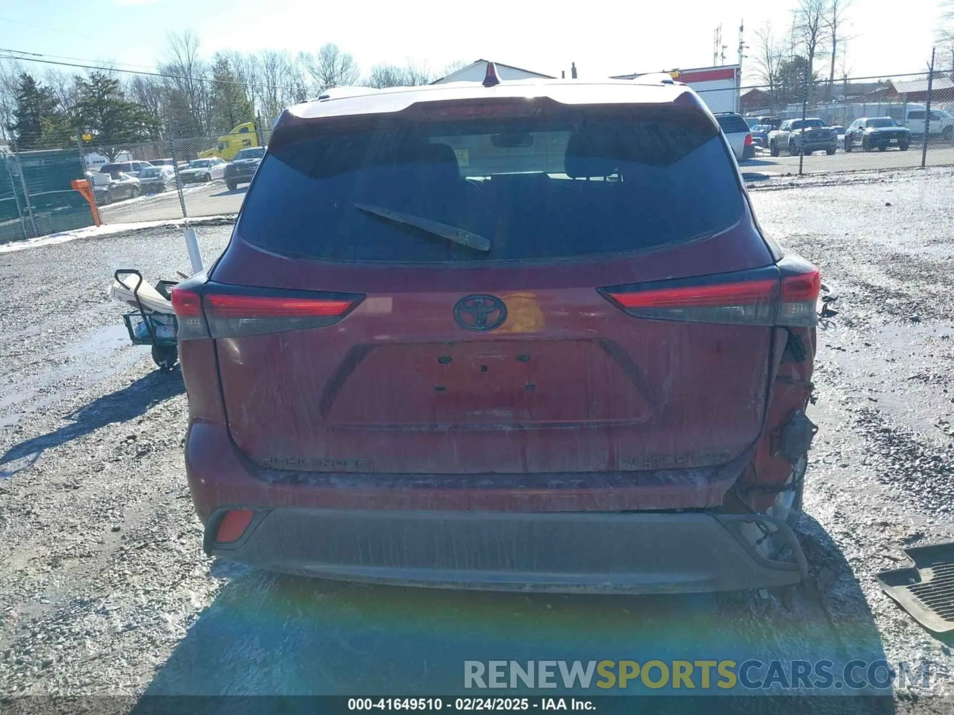 17 Photograph of a damaged car 5TDDZRBH0MS132113 TOYOTA HIGHLANDER 2021